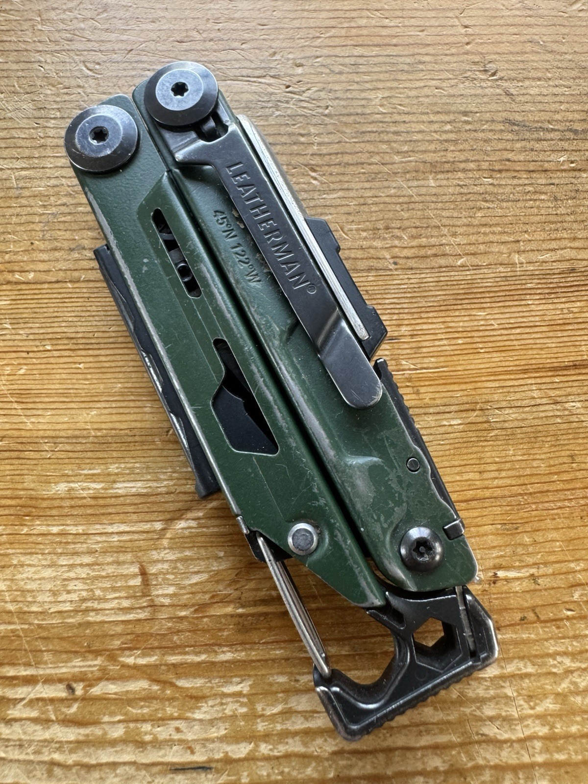 Leatherman Signal Multi-Tool Topo Green