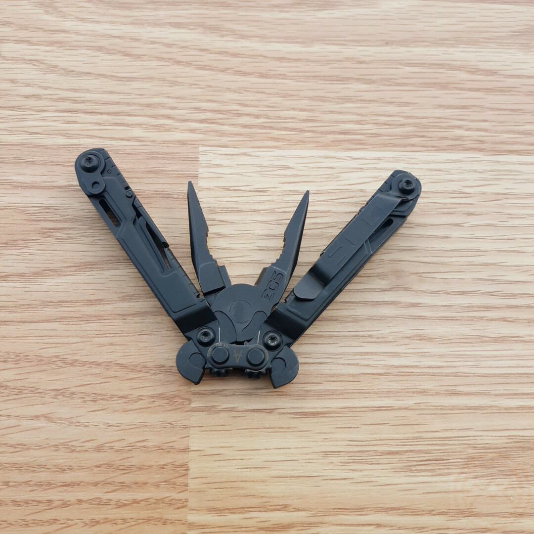 SOG Powerpint Multi Tool Pliers Wire Cutter Scissors Rulers Phillips Screwdriver