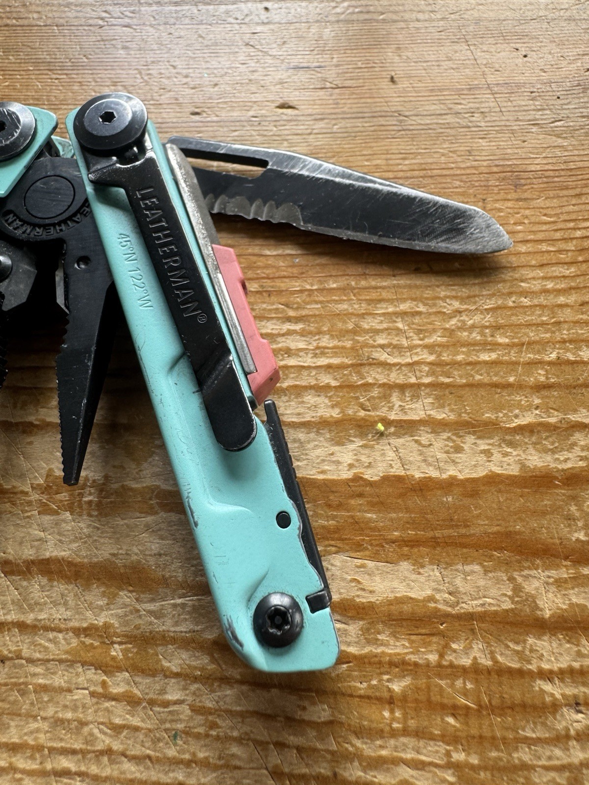 LEATHERMAN SIGNAL Coyote Aqua/Black USA Combo Blade 19 Tools – Used Ferro Rod