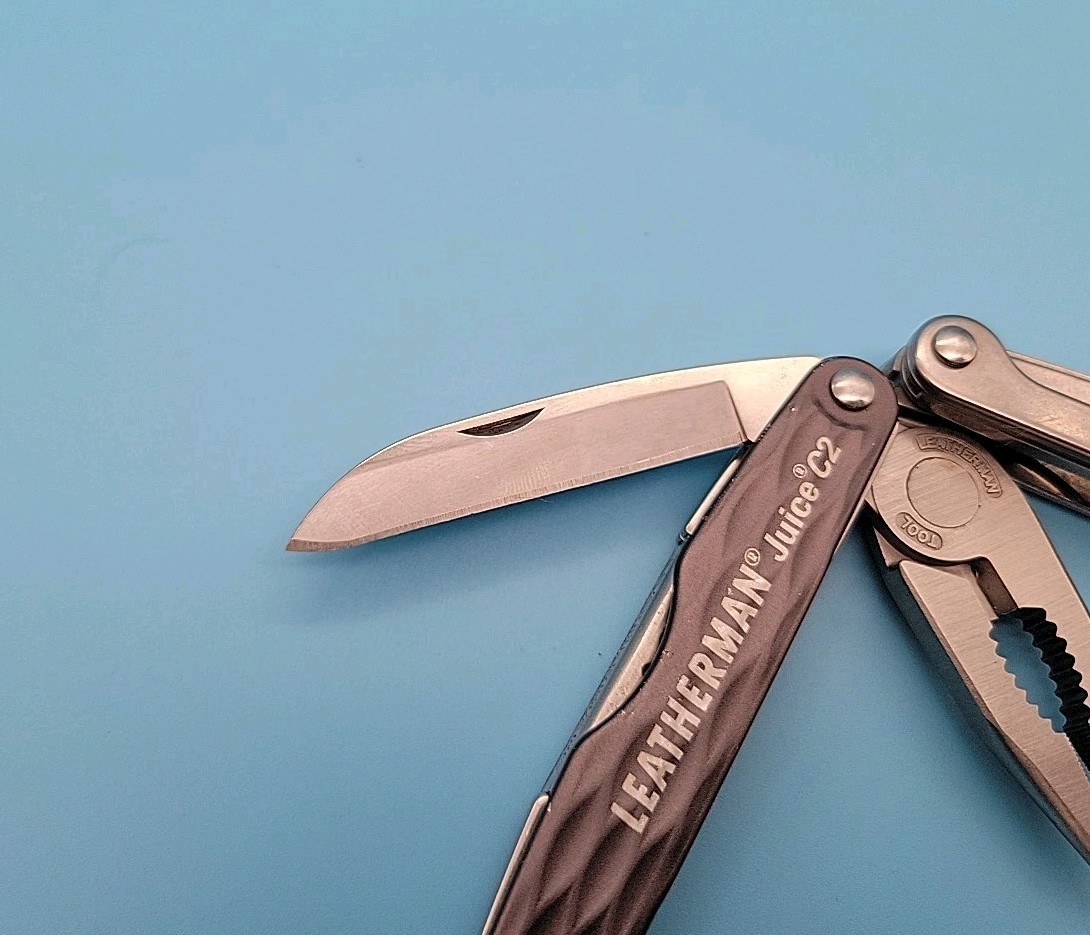 Leatherman JUICE C2 Multi-Tool – Dated 0214 – Textured Gray – Knife *Retired*