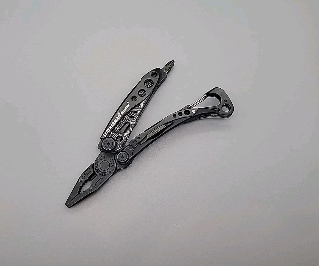 Leatherman Topo Skeletool Multi-Tool – Dated 0917 – Pliers, Combo Blade