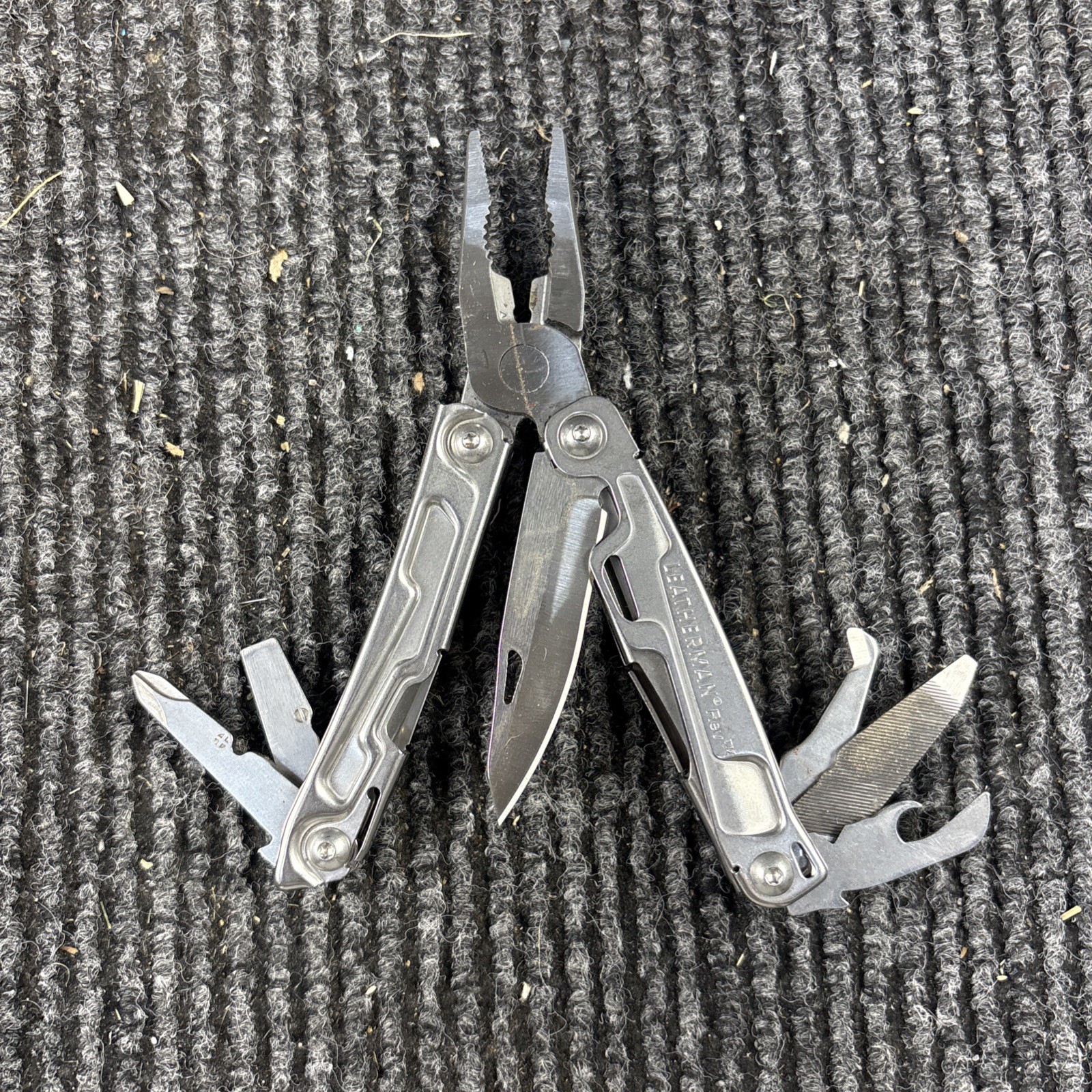 Leatherman Rev 3.8″ Multi-Tool, Stainless! USED (041)