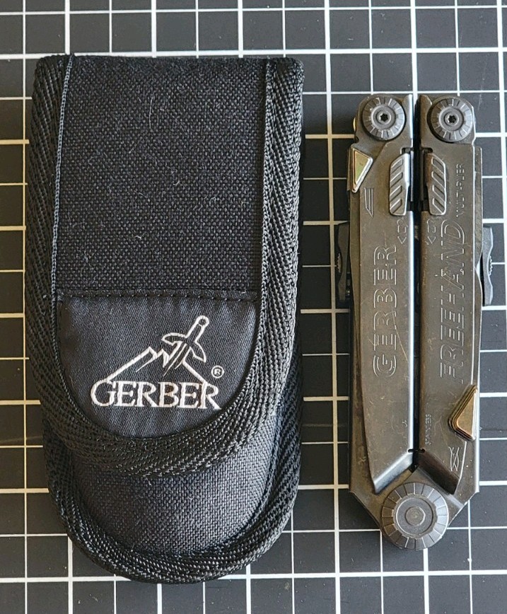 Gerber Freehand Multi-tool w/ Sheath (Black Oxide)
