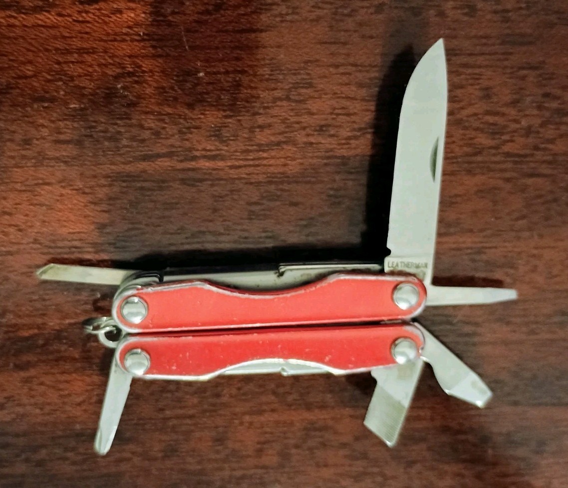 Leatherman Squirt E4 Stainless Multitool Radio Shack Red Broken File Still Great