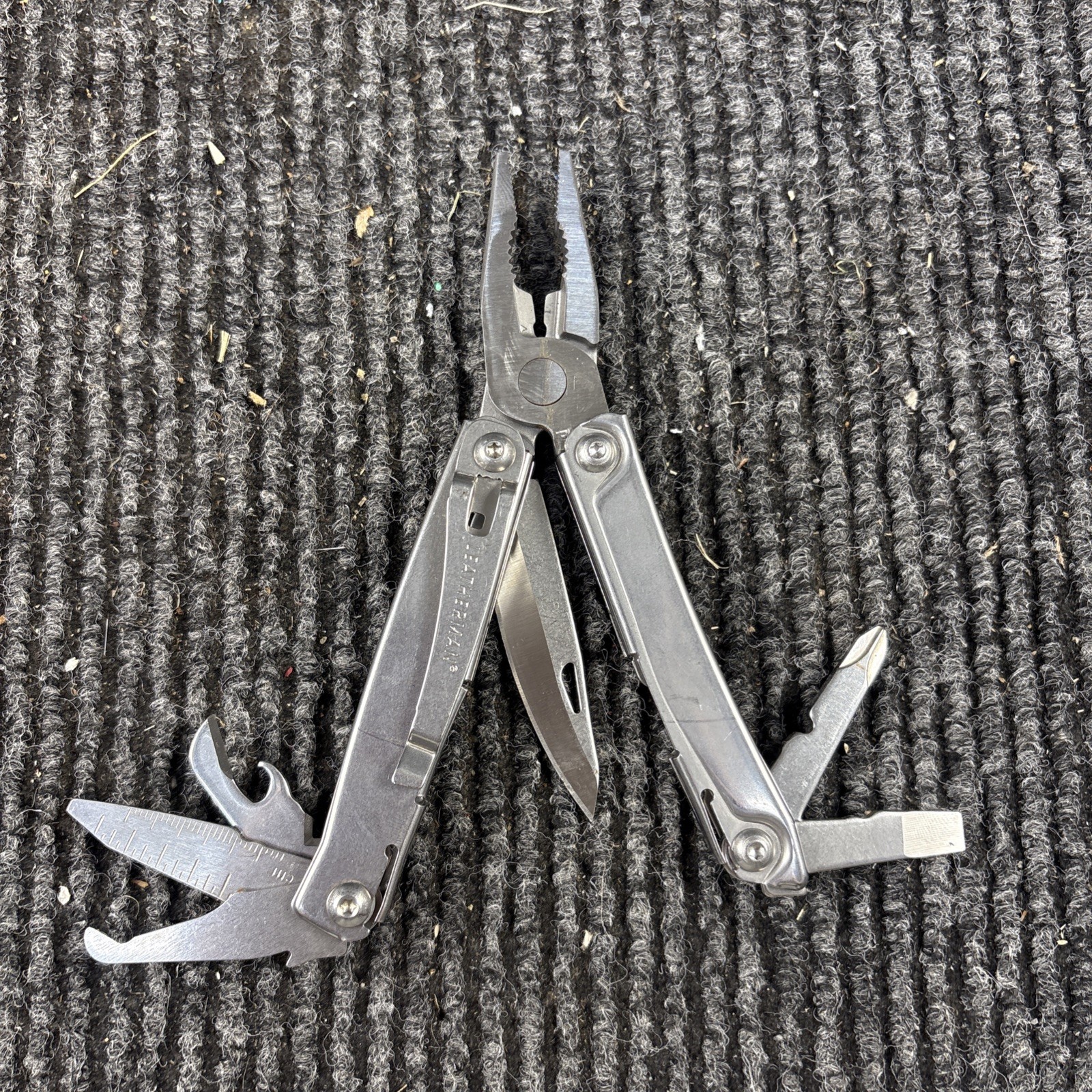Leatherman Rev 3.8″ Multi-Tool, Stainless! USED (042)