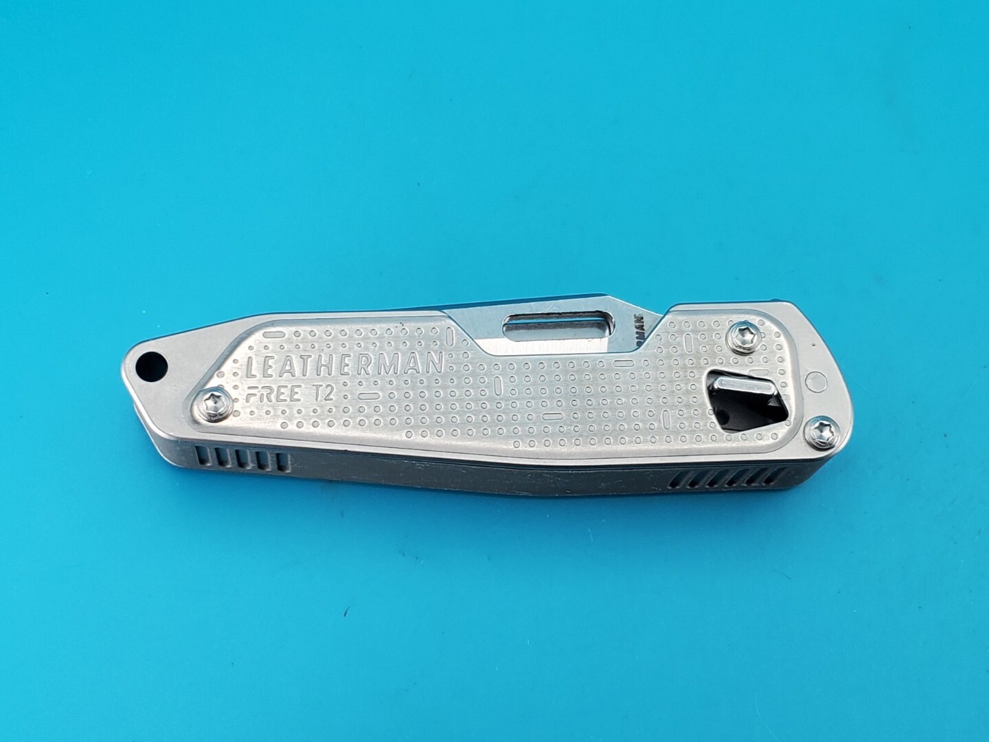 Leatherman FREE T2 Pocket Knife Multi-tool! RAINTREE PARTNERS