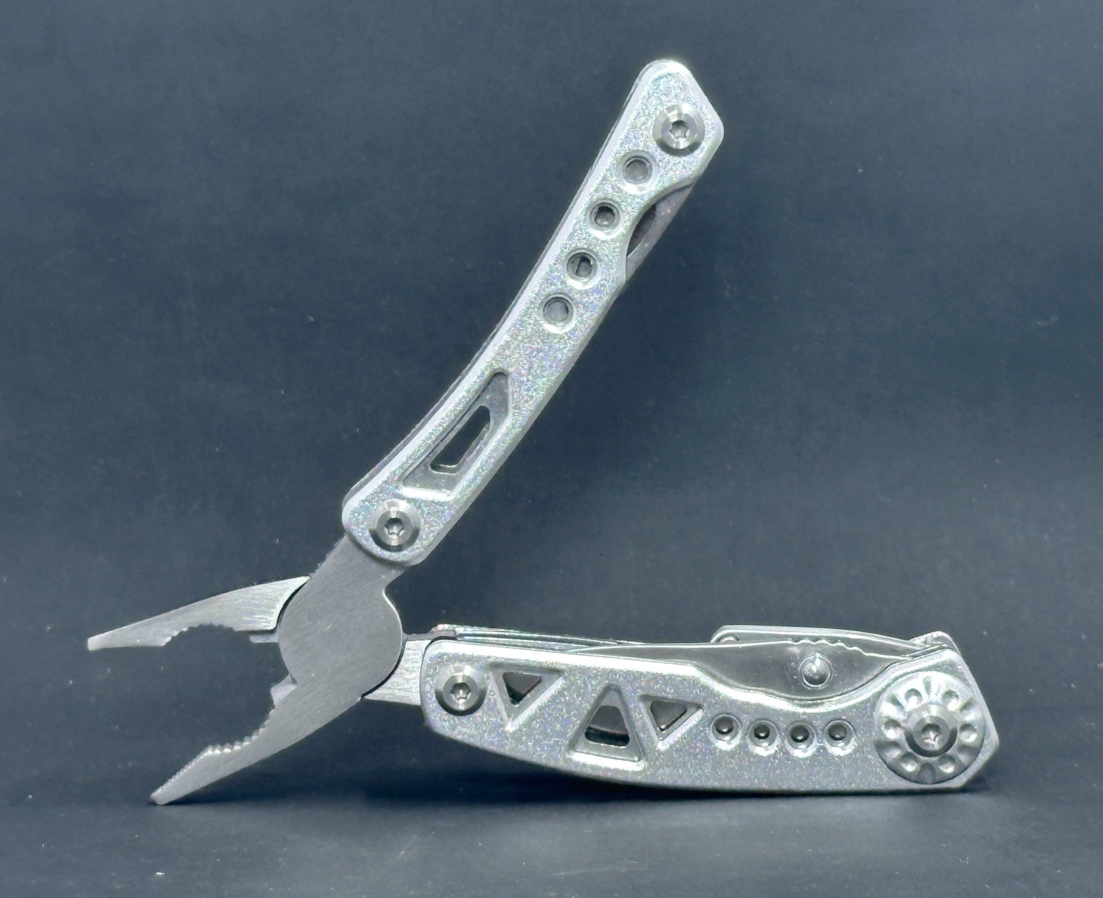 Columbia 9 Function Multi-Tool New Condition Pliers, Knife, Screw Drivers