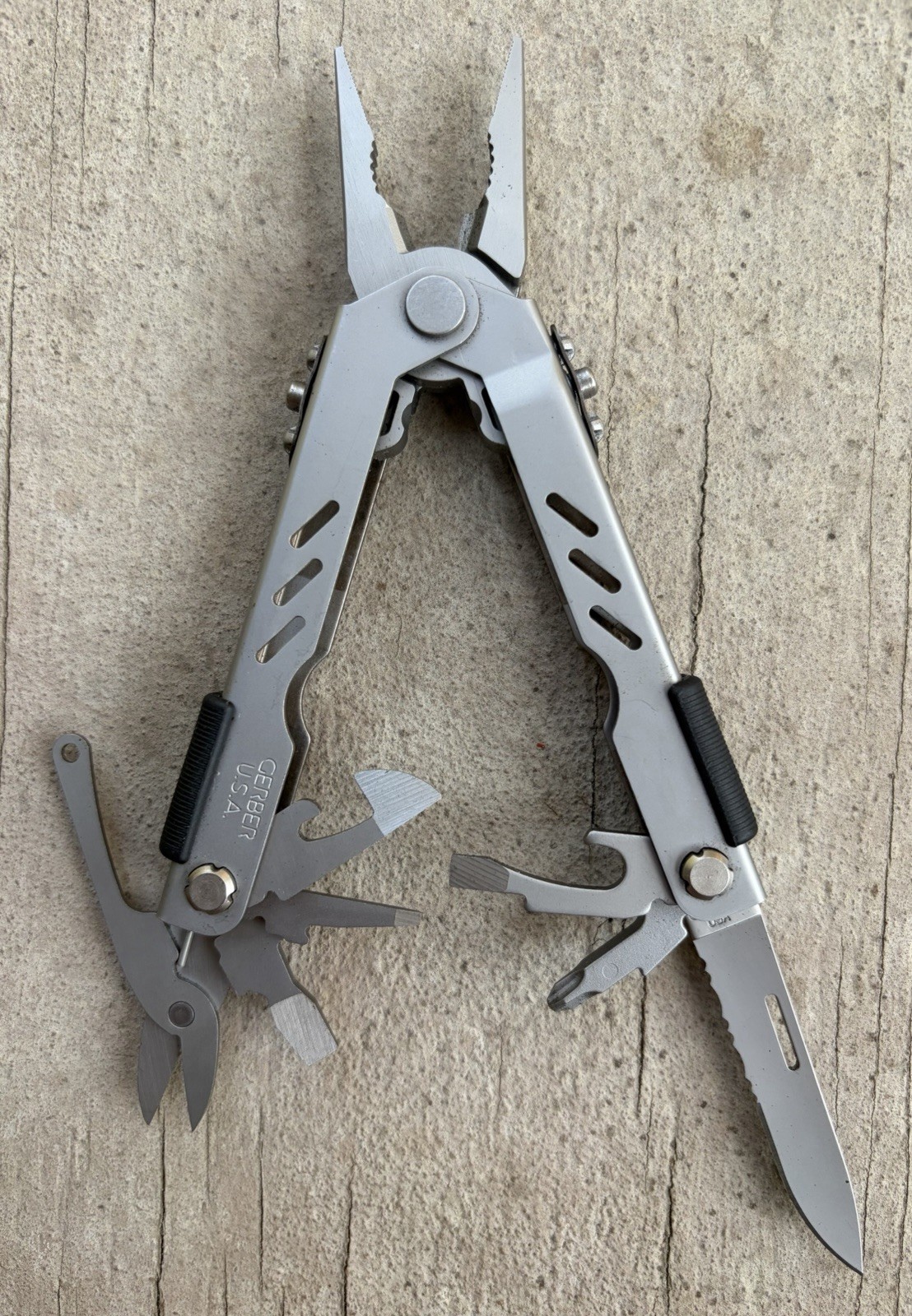 GERBER USA MP400 COMPACT SPORT EDC MULTI-TOOL PLIERS KNIFE SCISSORS & SHEATH EXC