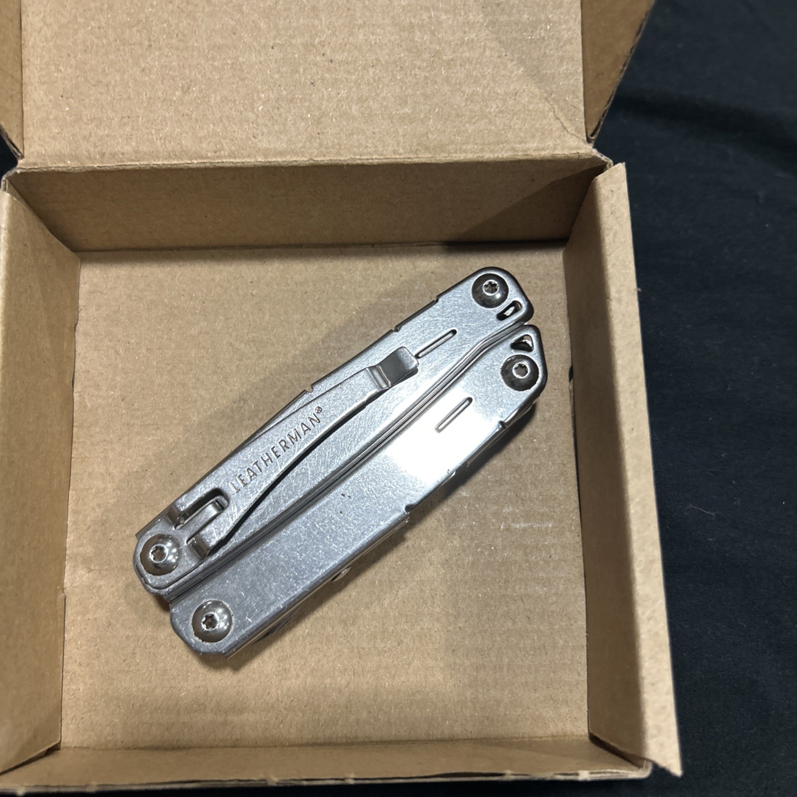 Leatherman Wingman Multitool with 14 tools Needle Nose pliers, wire cutter, etc.