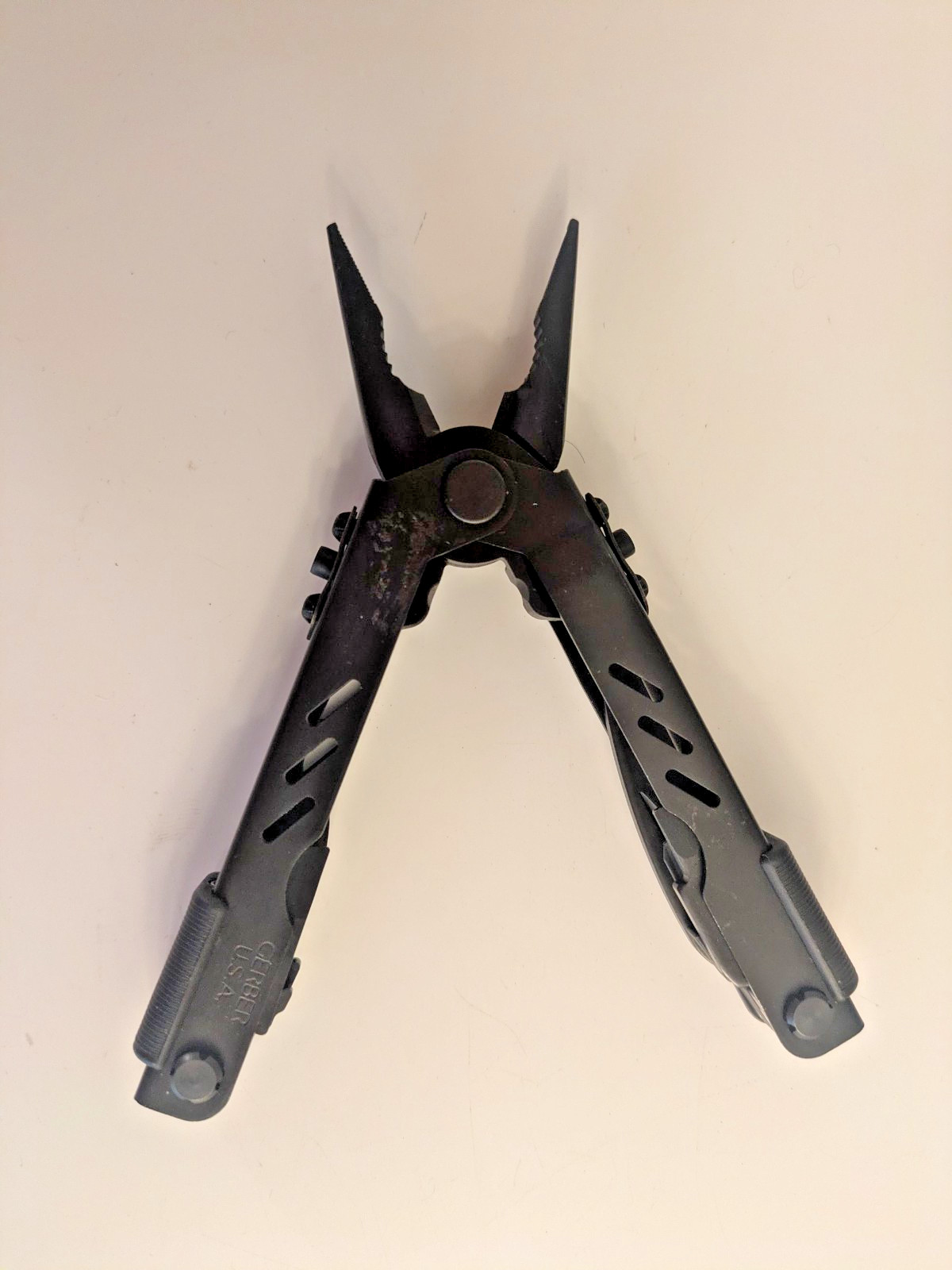 Gerber MP400 Compact Multitool! Black Oxide! With Sheath! PRISTINE!