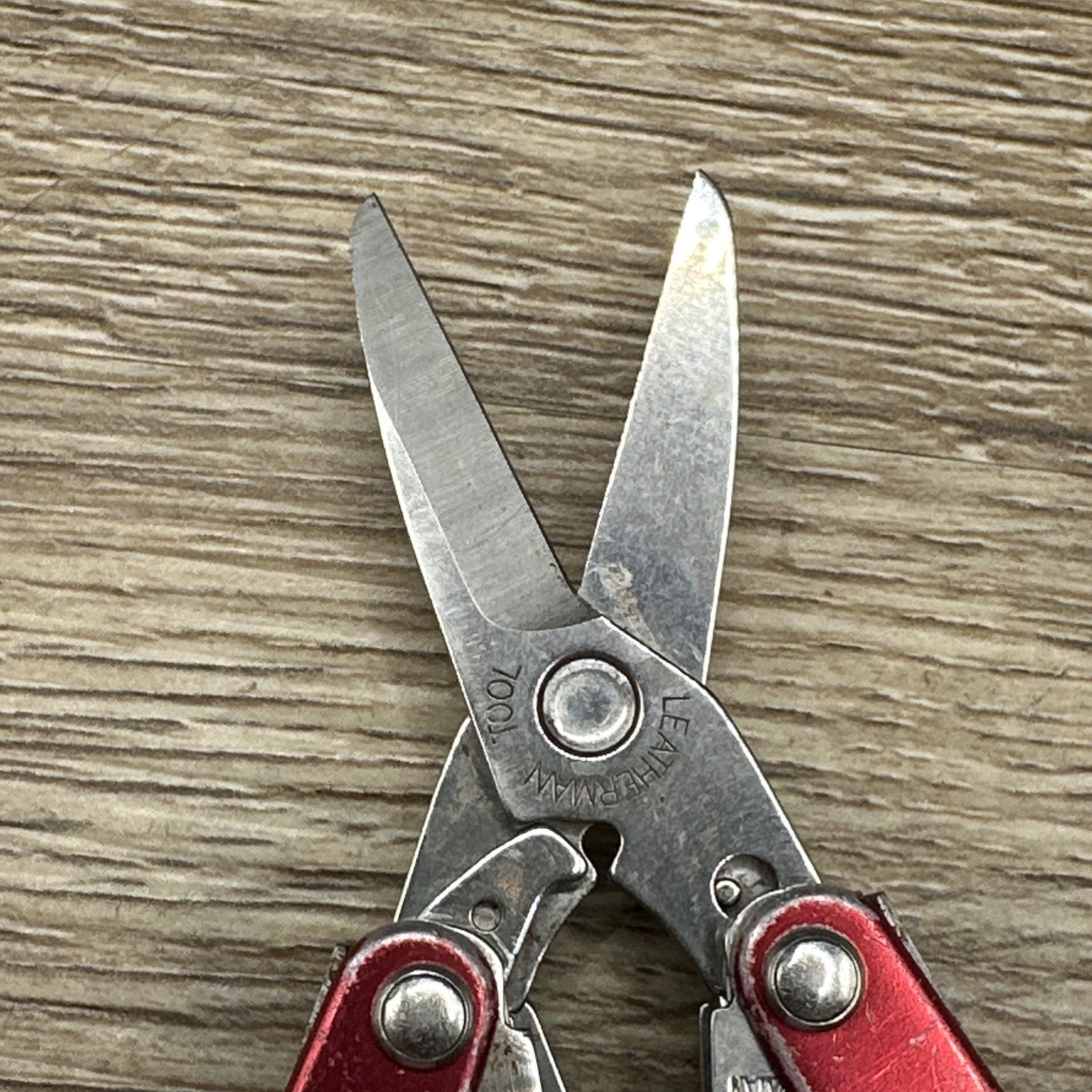 Leatherman Squirt S4 Compact Folding Multi Tool Scissors Knife Tweezers