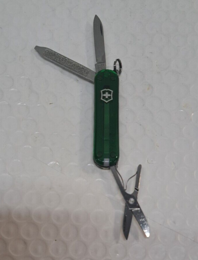 VICTORINOX CLASSIC SD 58MM SWISS ARMY KNIFE POCKET KEYCHAIN TRANSLUCENT green
