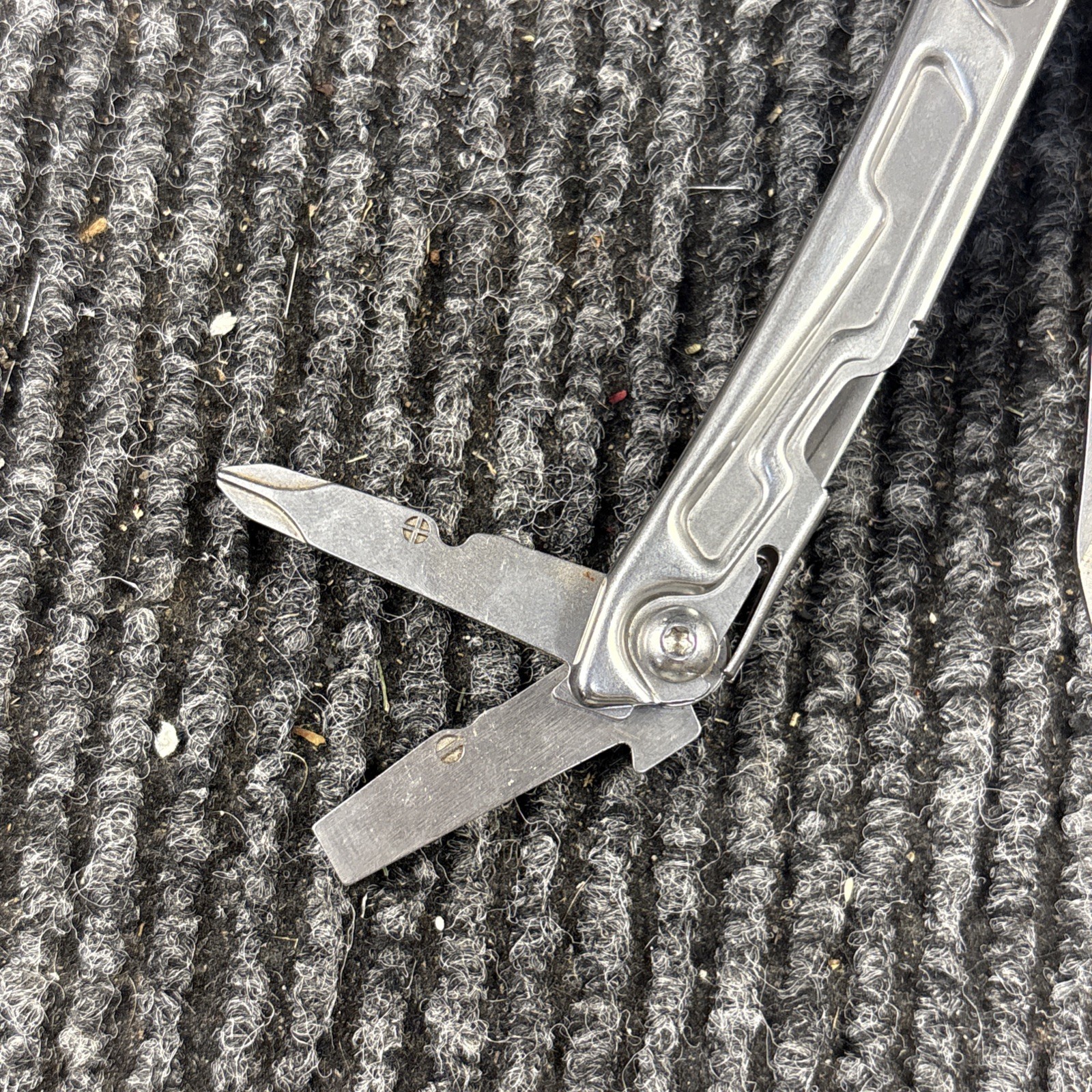 Leatherman Rev 3.8″ Multi-Tool, Stainless! USED (049)