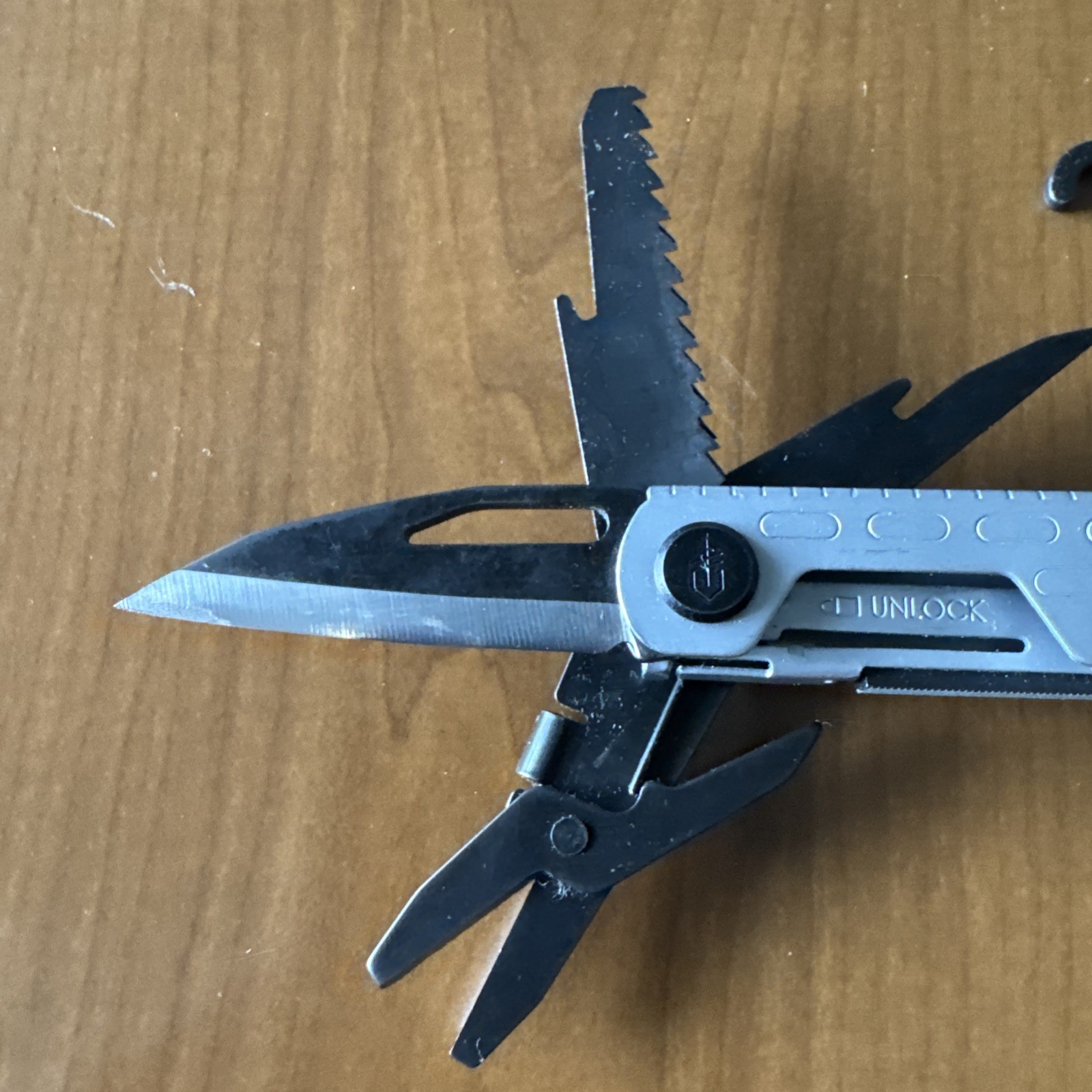 Gerber StakeOut Graphite Multi-Tool 10 Function 9 Tools Knife Carabiner (587)