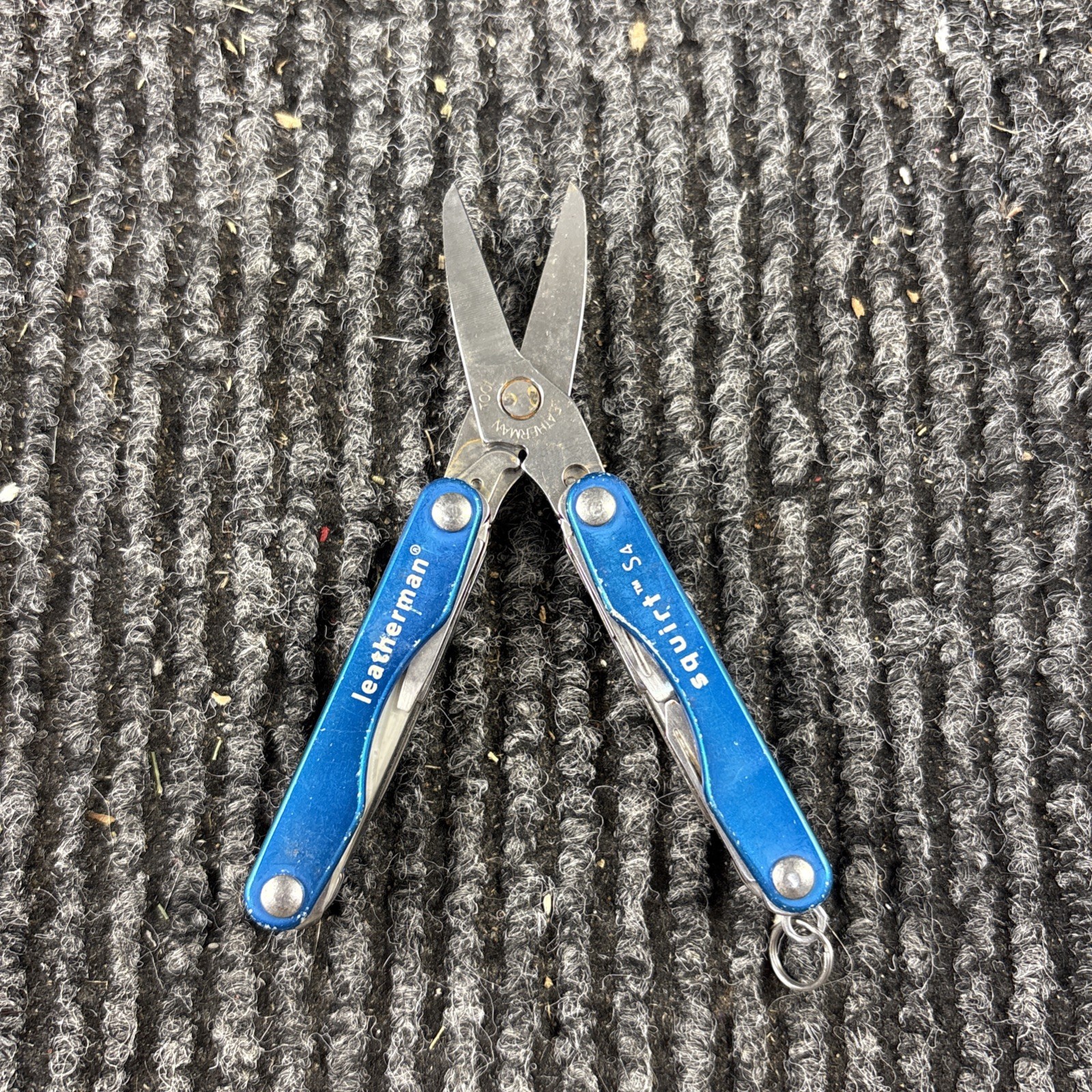 Leatherman Squirt S4 Stainless Steel Multitool Keychain – Blue (186)