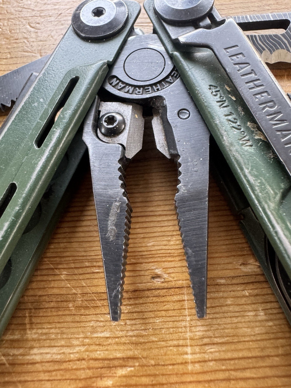 Leatherman Signal Multi-Tool Topo Green