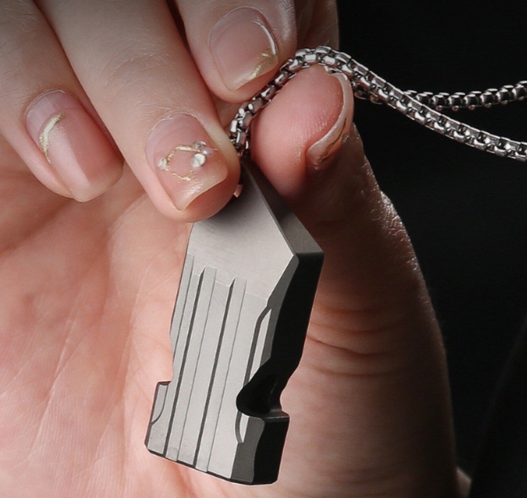 EDC Titanium Portable Keychain Treble Whistle Neklace Outdoor Cmaping Travel