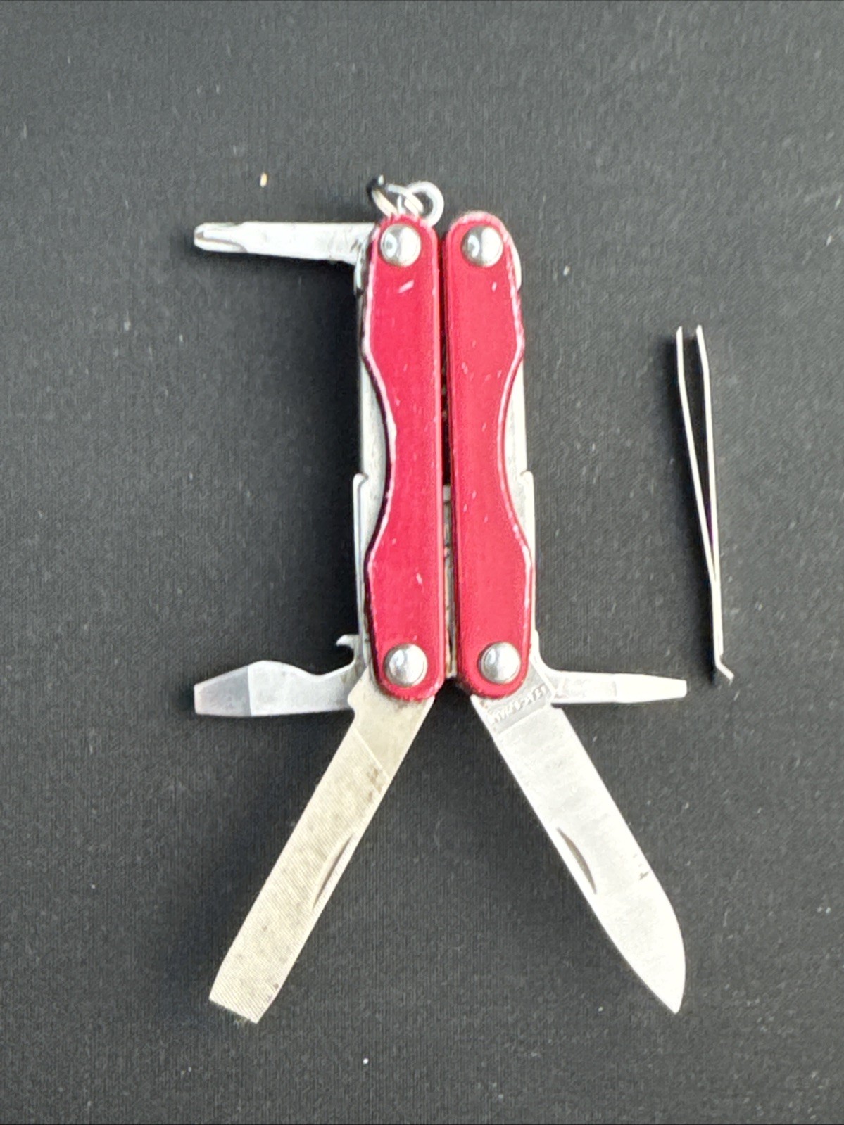 Leatherman Squirt E4 Multi-Tool w/Wire Strippers Radioshack 34042