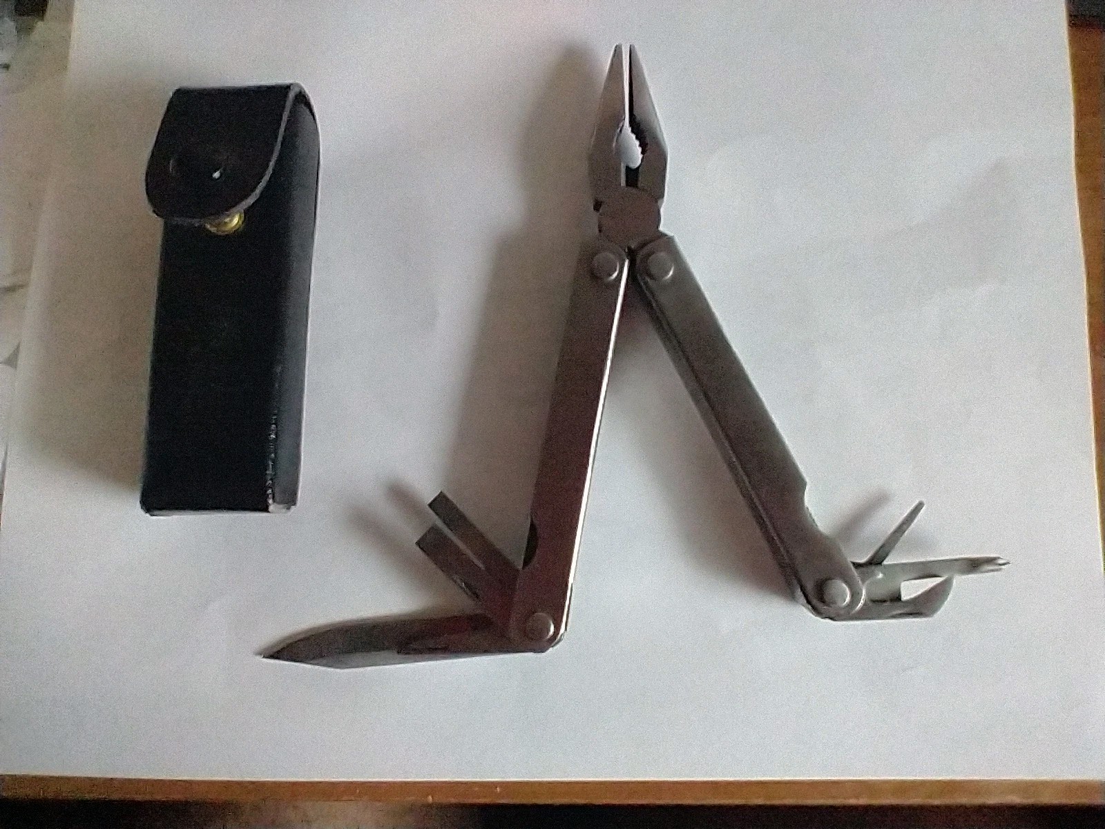 Like A Leatherman Multi Tool with Black Nylon Seth – Stainless + Free Gift