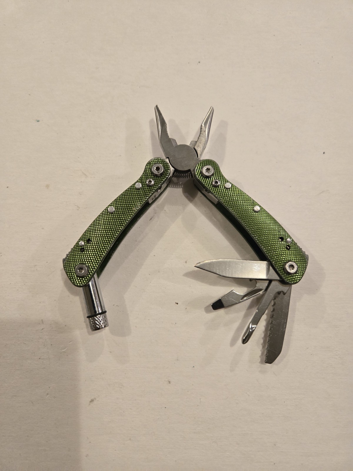 Columbia Key Chain Multi Tool With LED Light, Green