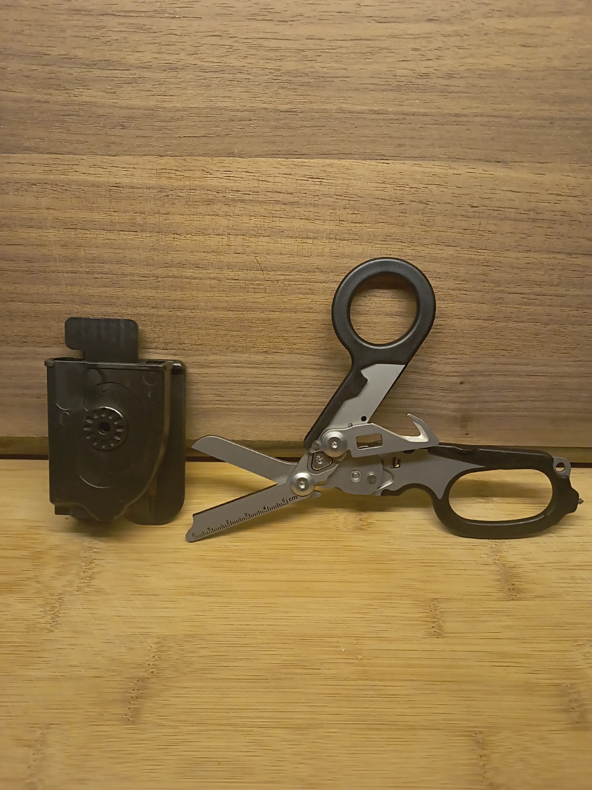 6 In 1 Trauma Shears Multi Tool Compared To Raptor Black/Stainless/Carry Case