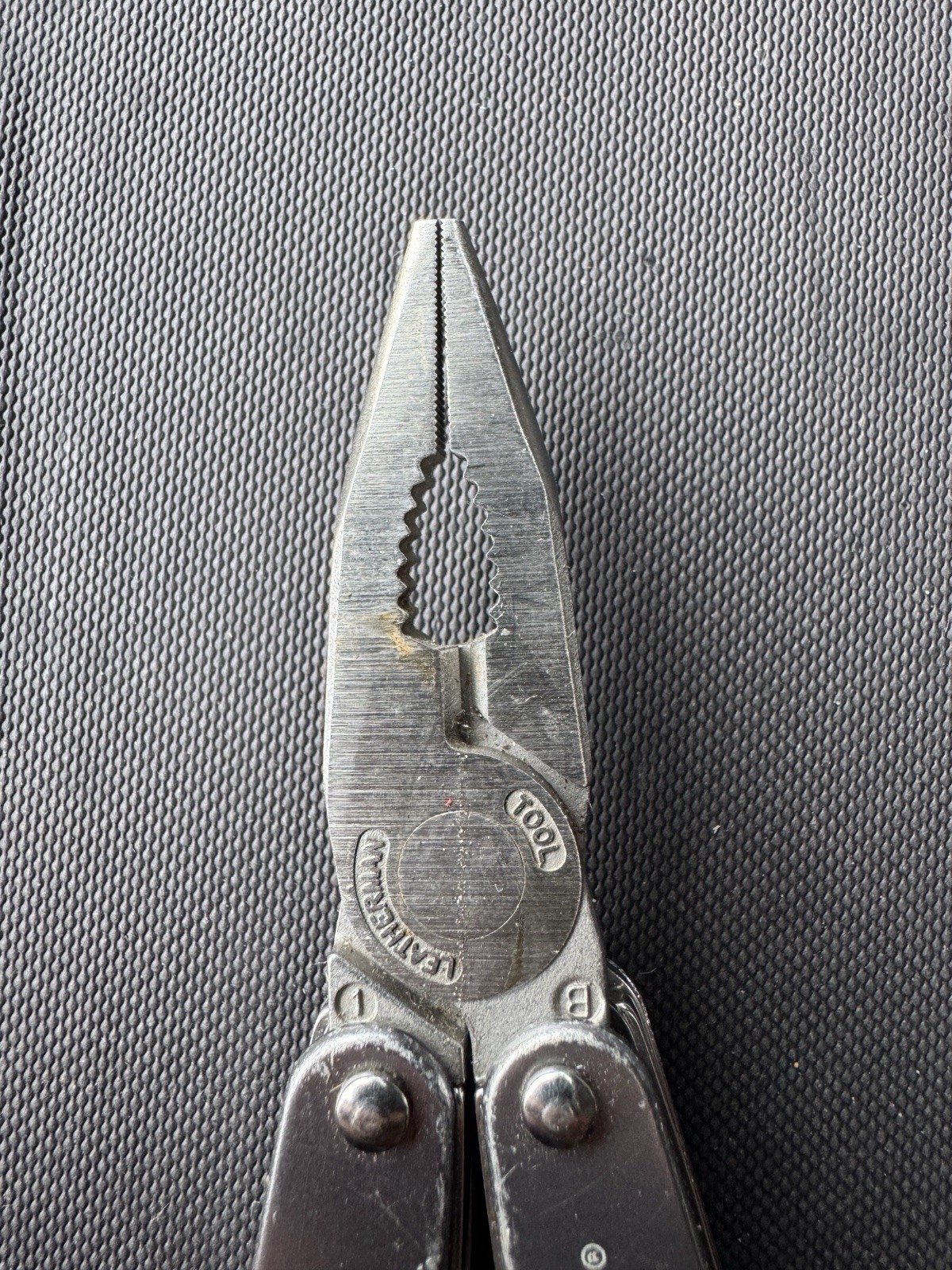Leatherman Juice C2 Multi-Tool – Some Wear, Good Condition, Needs Cleaning