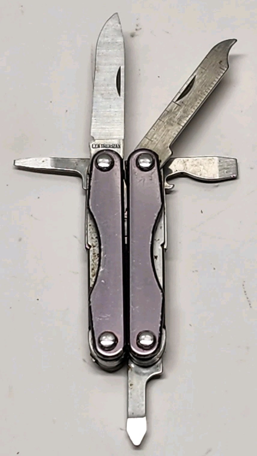 Leatherman Squirt S4 Multi-Tool Scissor Pocket Knife Grey Purple Tone Stainless