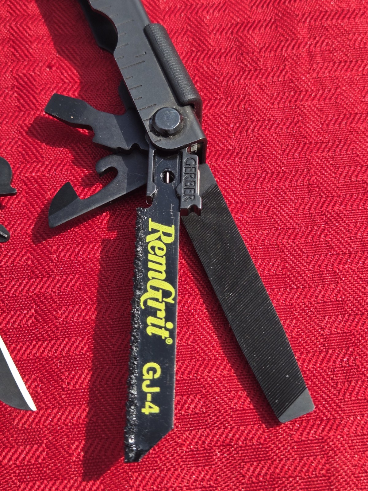 GERBER DET Needle Nose Multi-Plier MP600 Black w/RemGrit Explosive Punch Crimper