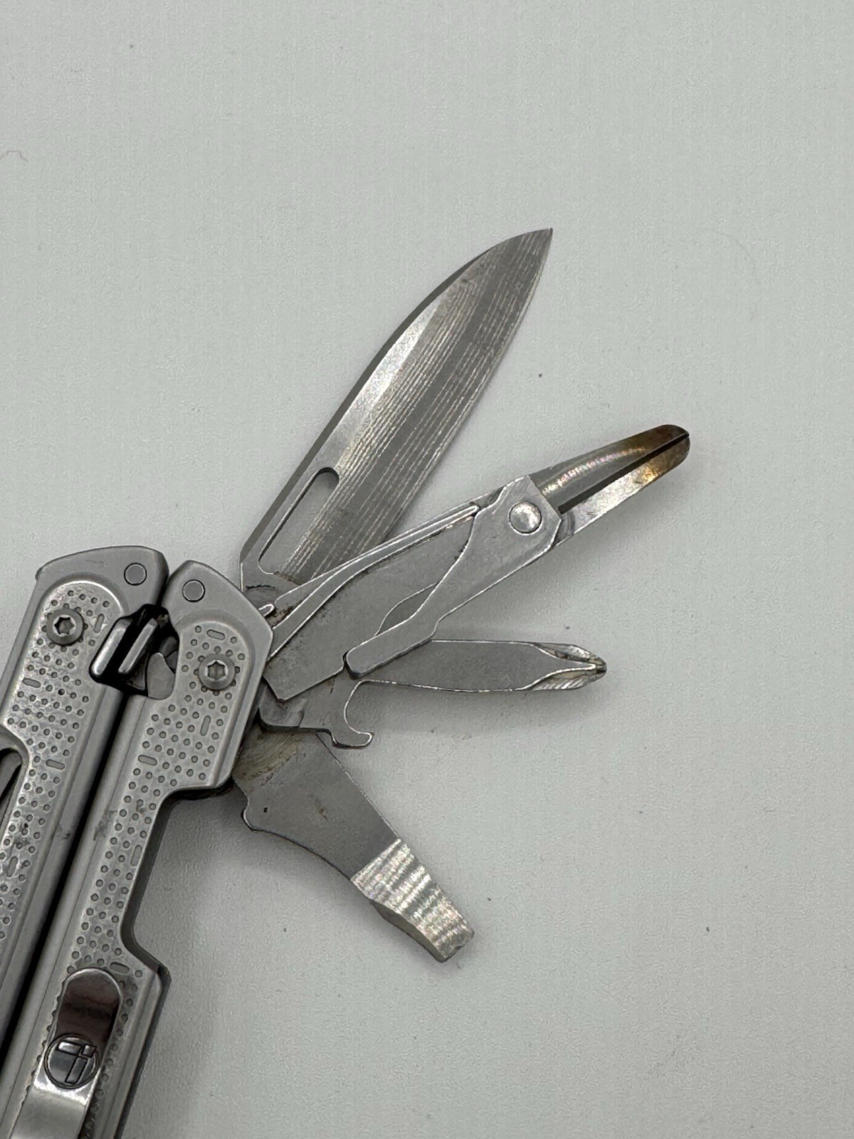 Leatherman FREE P4 Retired Multi Tool Pocket Clip Gray Sheath USA Stainless READ