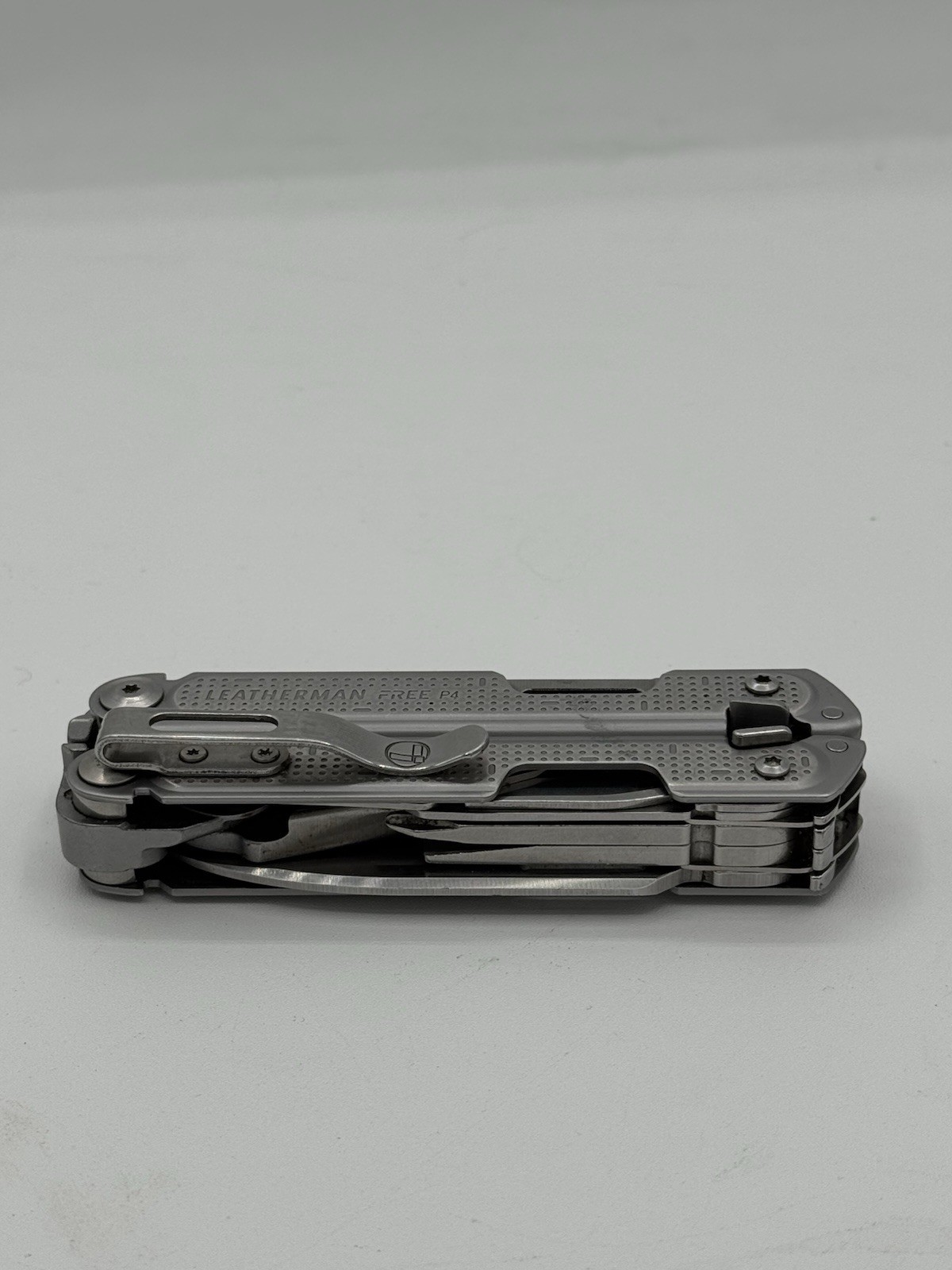 Leatherman FREE P4 Retired Multi Tool Pocket Clip Gray Sheath USA Stainless READ