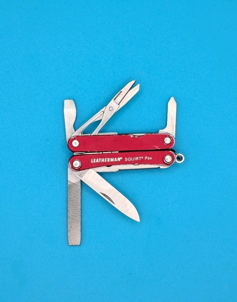 Leatherman SQUIRT PS4 Multi-Tool With Pliers Scissors Knife RED!
