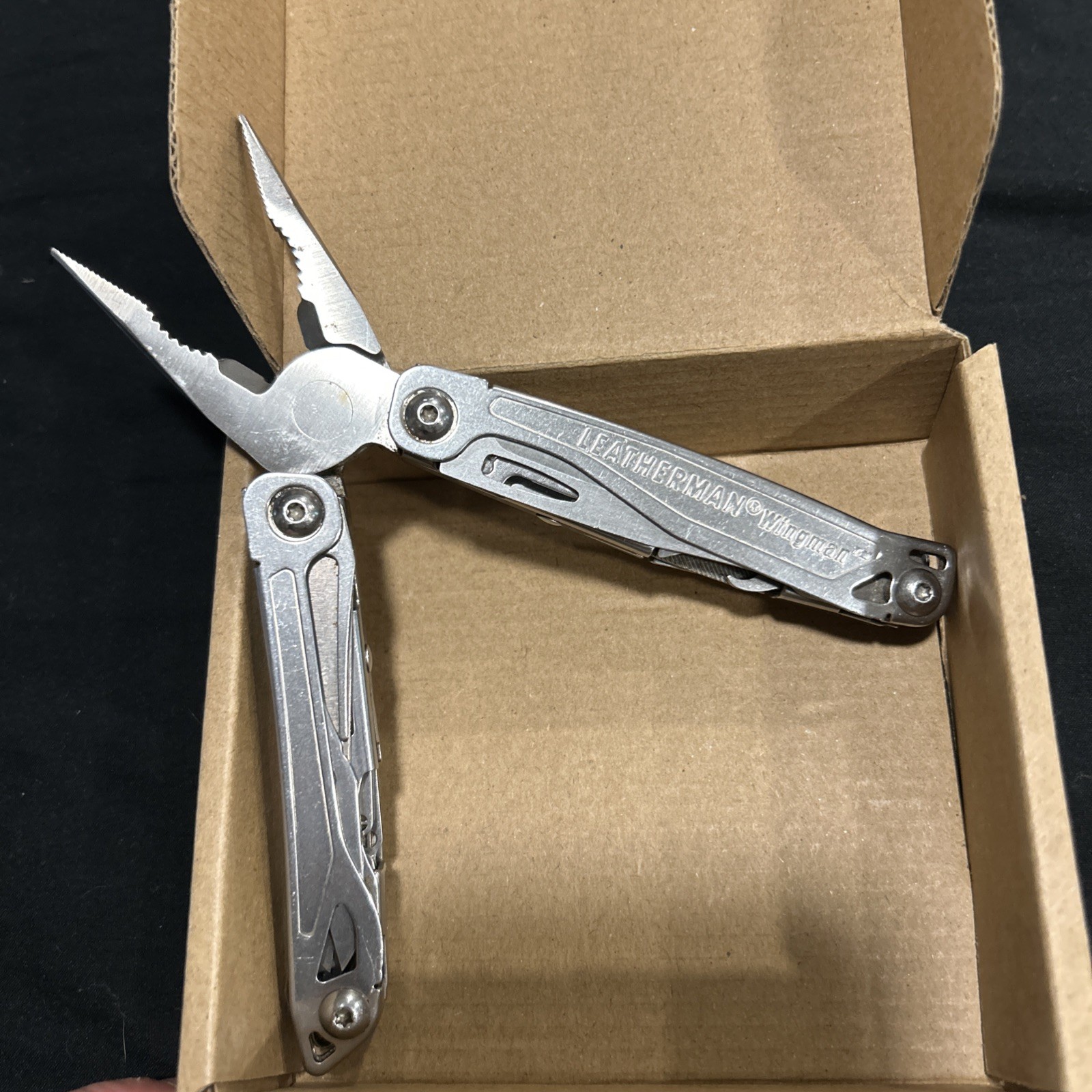 Leatherman Wingman Multitool with 14 tools Needle Nose pliers, wire cutter, etc.