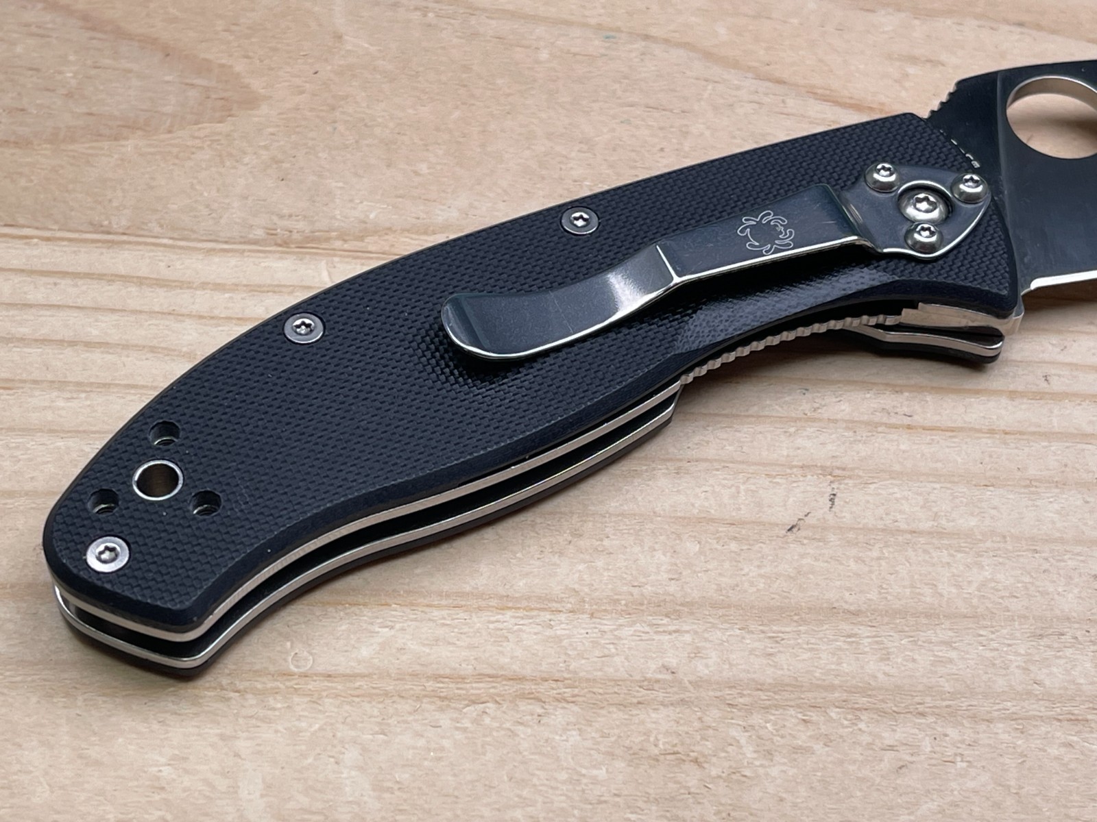 Spyderco Tenacious Folding Pocket Knife 8Cr13MoV Straight Edge Blade – Very Nice