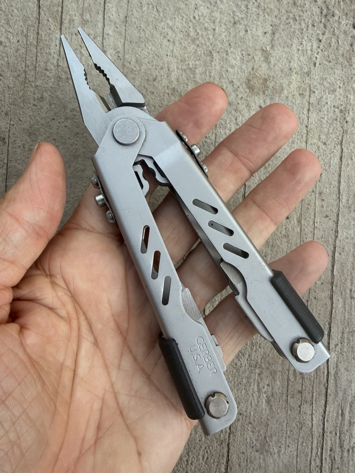 GERBER USA MP400 COMPACT SPORT EDC MULTI-TOOL PLIERS KNIFE SCISSORS & SHEATH EXC