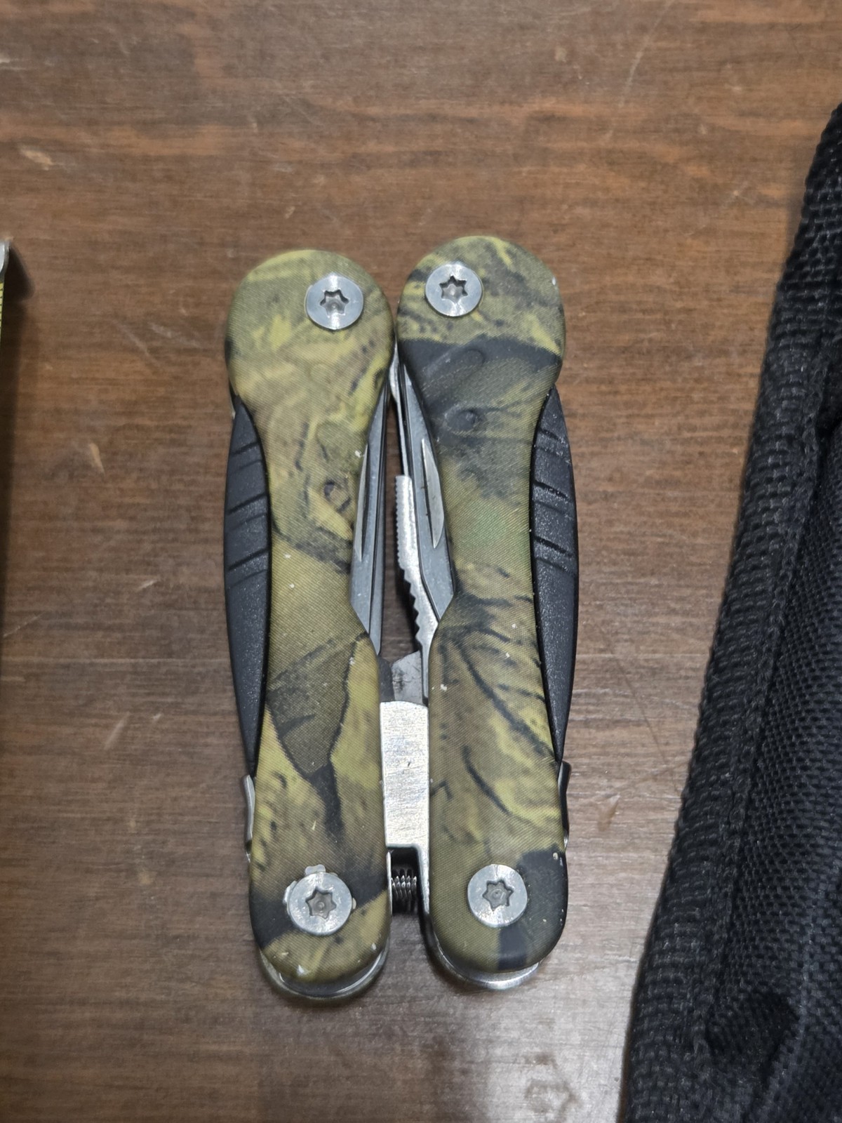 PLATT 3″ Camo Multi Tool Folding Pliers Knife Screwdrivers w/ Sheath LightlyUsed