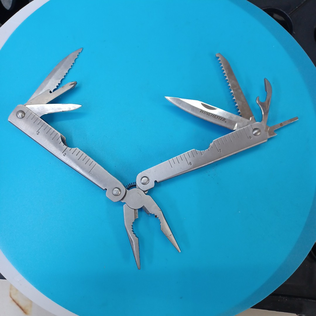 Winchester Multi-Tool Stainless Steel Finish – 4.25 inches closed