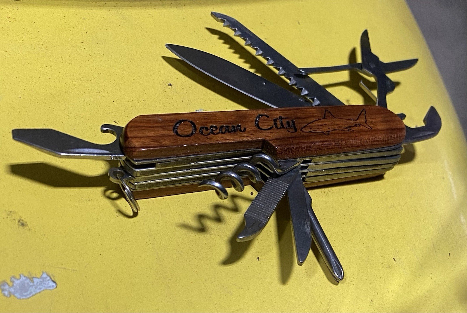 Ocean City with Shark Logo 10-in-1 Multi Tool/Knife Set NEW!