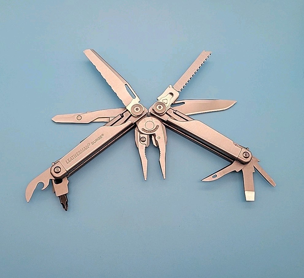 Leatherman Surge Multi-Tool w/ Sheath – Dated 1217 – Silver – Pliers, Knife