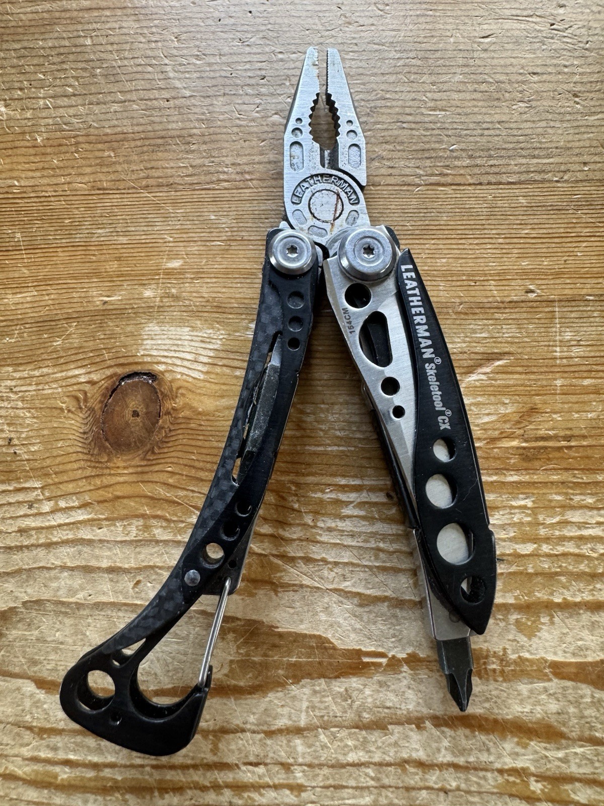 Leatherman Skeletool CX Multitool Plain Blade 154CM Steel Carbon Fiber