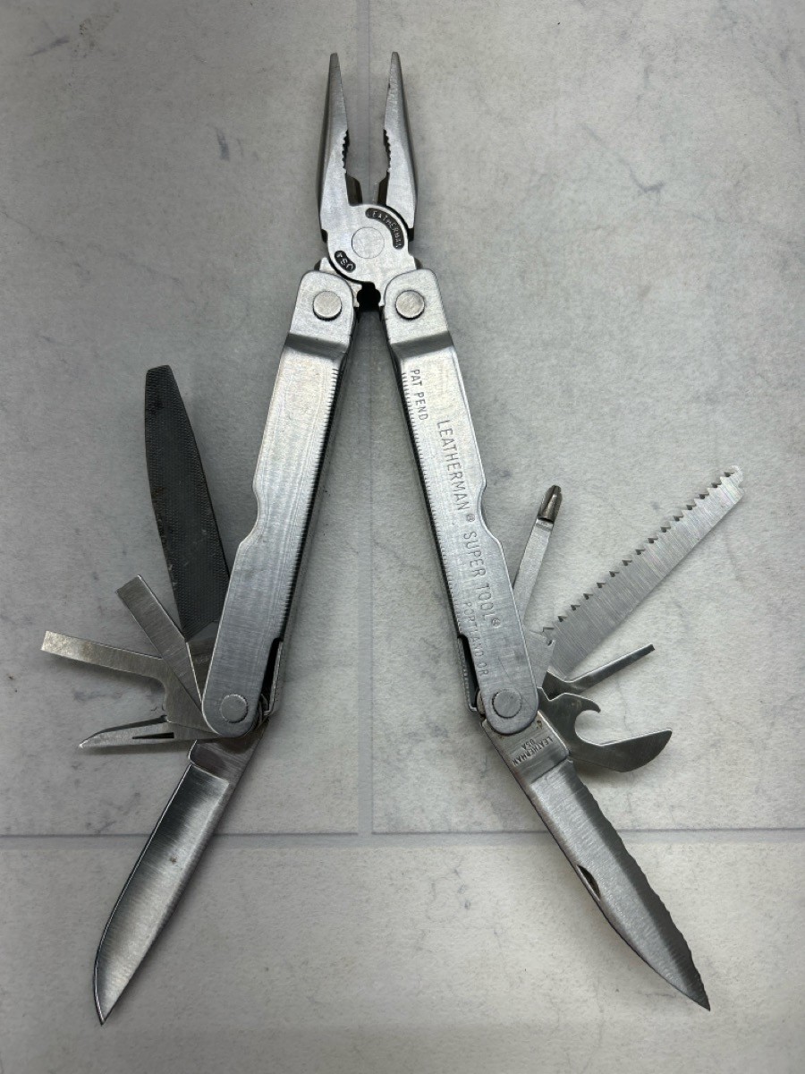 Leatherman Super Tool Heavy Duty Stainless Multi-Tool (PO1016562)