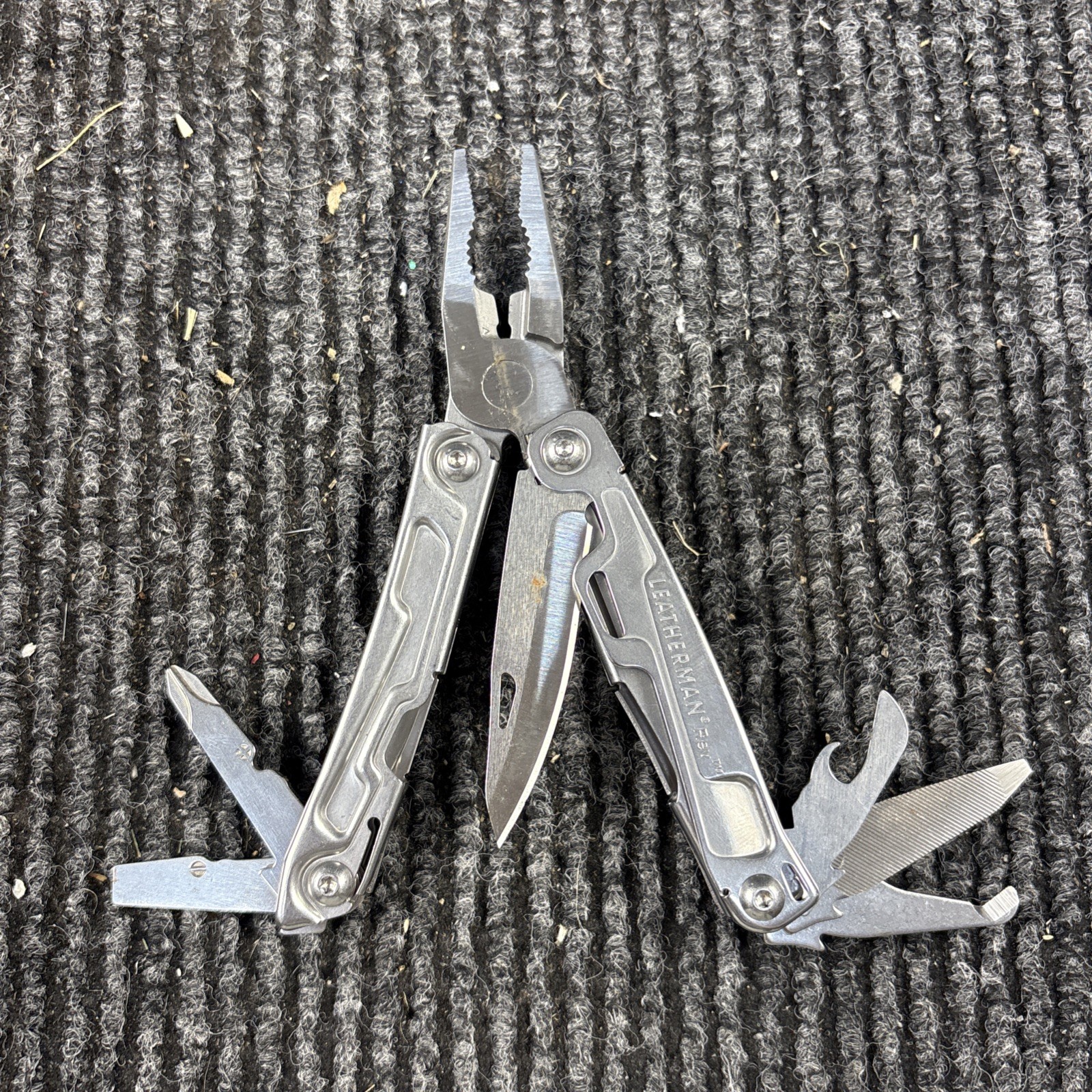 Leatherman Rev 3.8″ Multi-Tool, Stainless! USED (042)