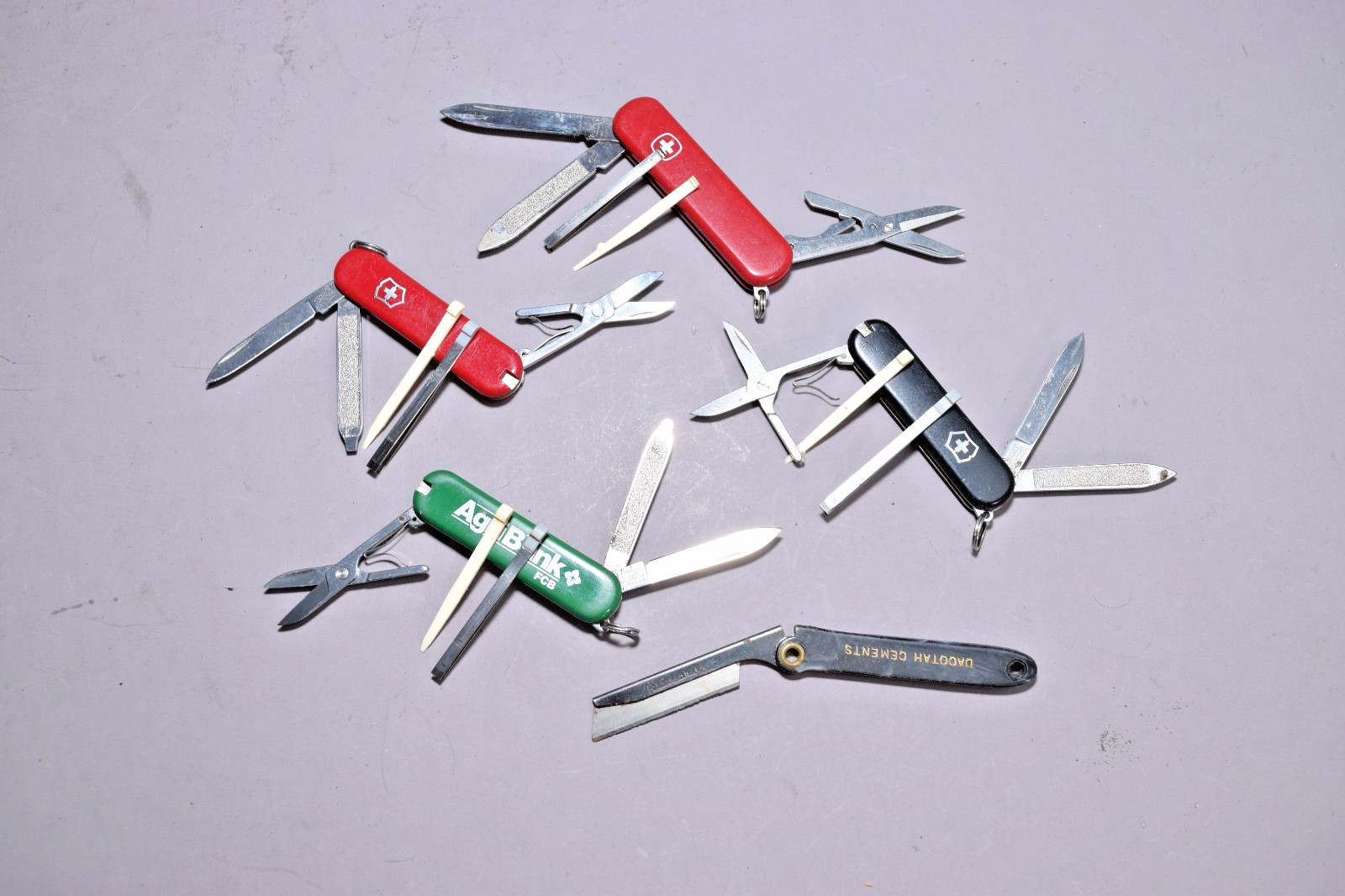 Victorinox Swiss Army Knife Lot 4pc Keychain Classic Small, red green black 5324