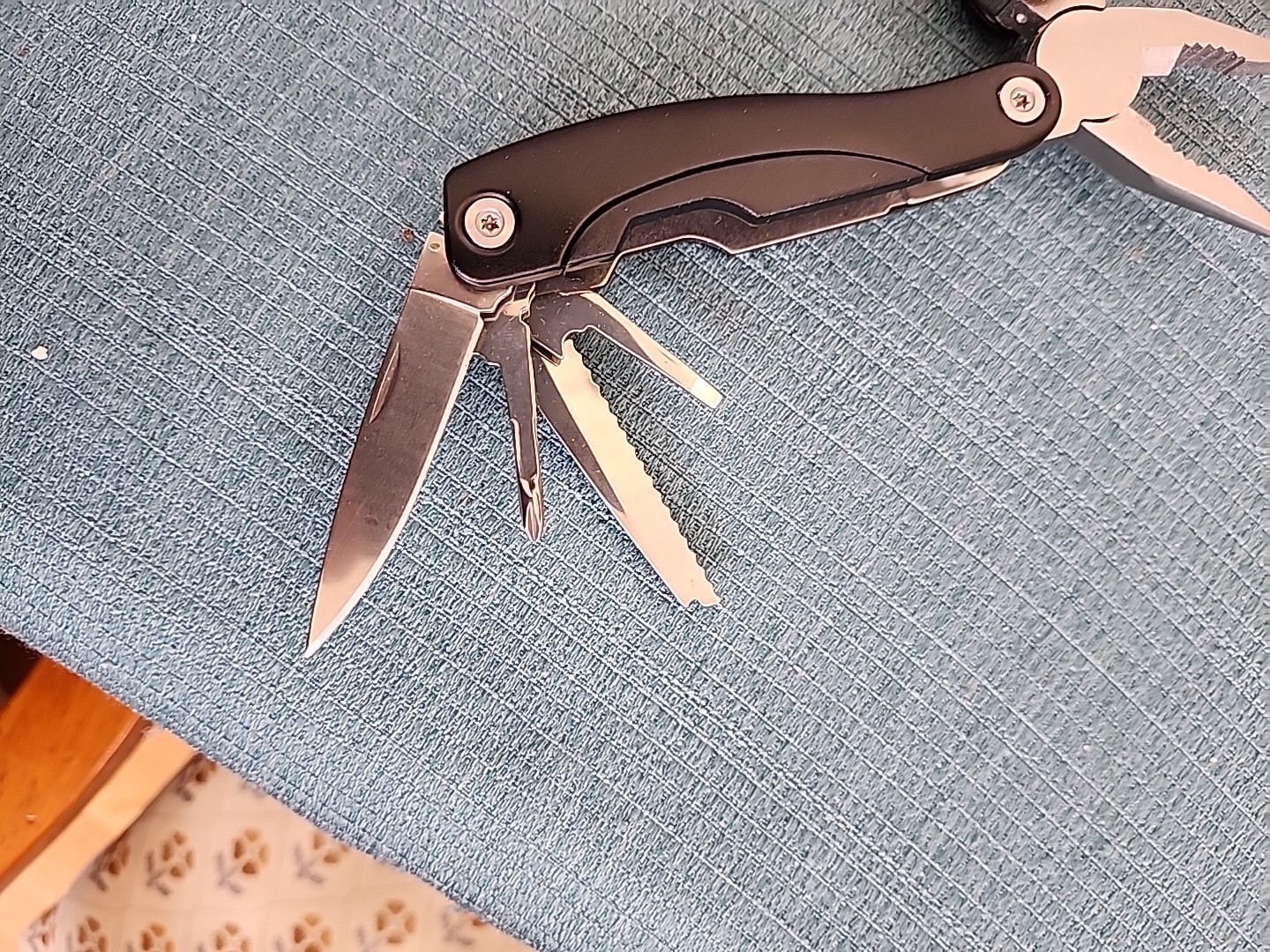 10 Tool Multi-Tool Utility Pliers With Snap Lock