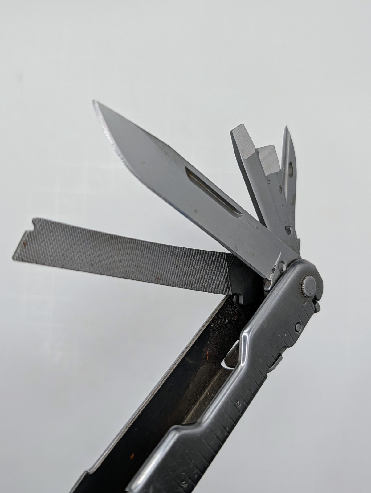 Leatherman Super Tool 300 Stainless 19-In-1 Multi-Tool w/Sheath