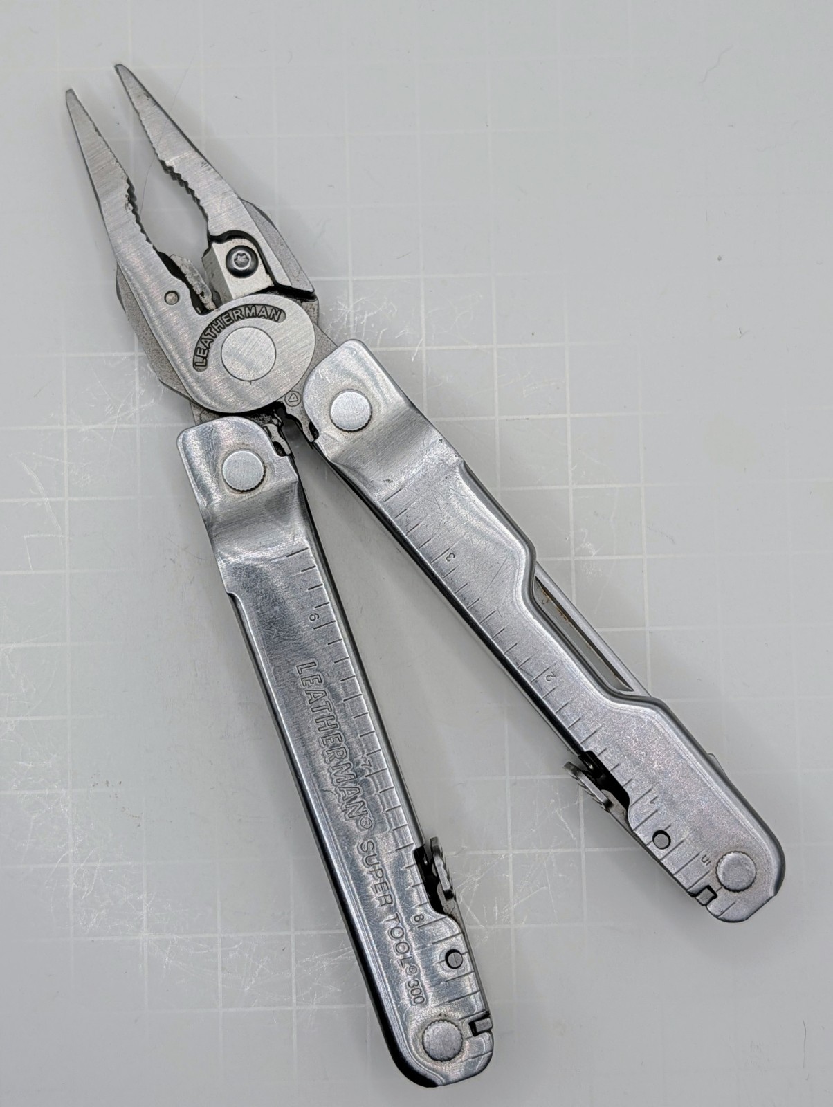 Leatherman Super Tool 300 Stainless 19-In-1 Multi-Tool w/Sheath