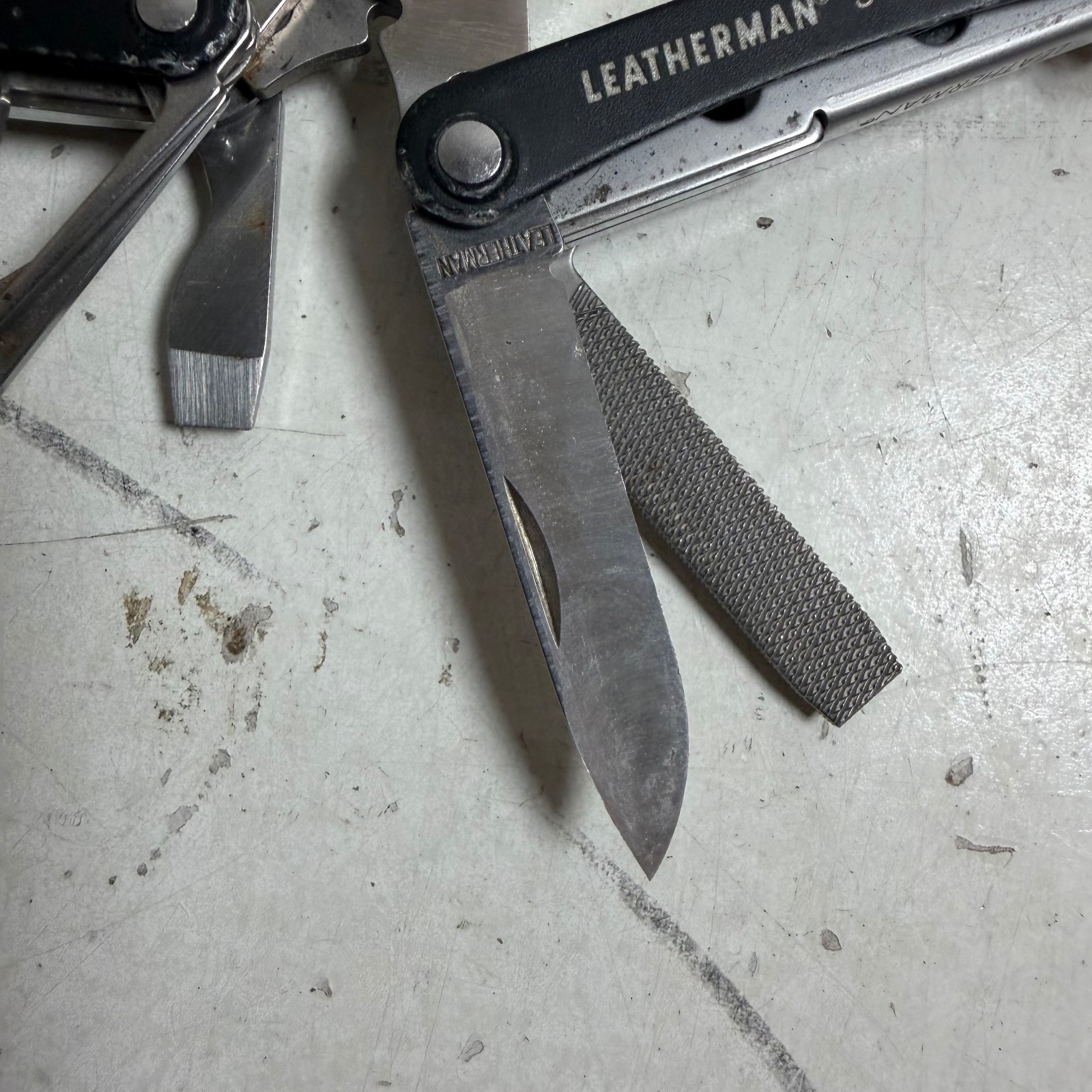 Leatherman Squirt PS4 Black Stainless Steel Lightweight Compact Plier Multitools