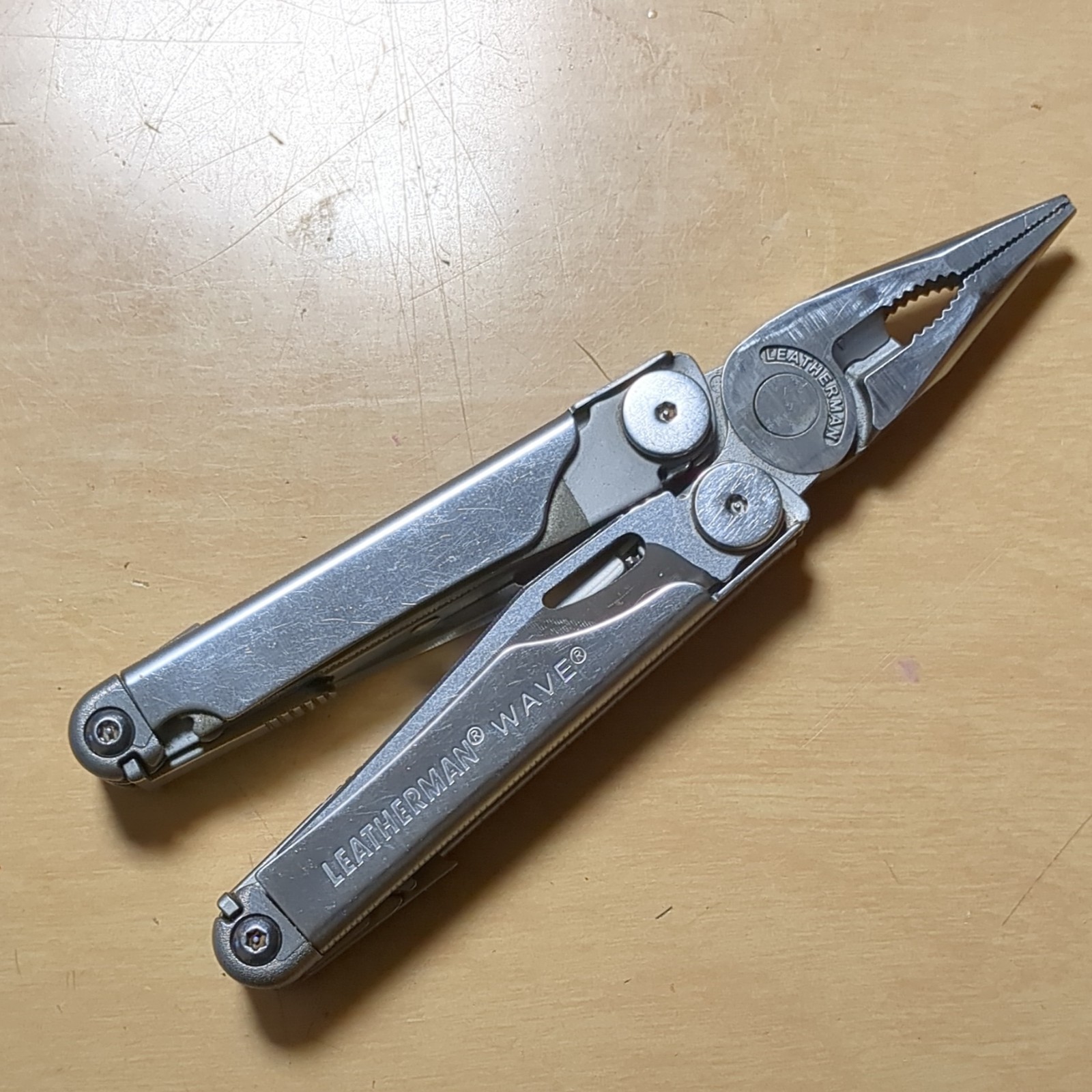 Leatherman Wave Multi-Tool Silver Stainless Steel Sheath Plier Knife Saw
