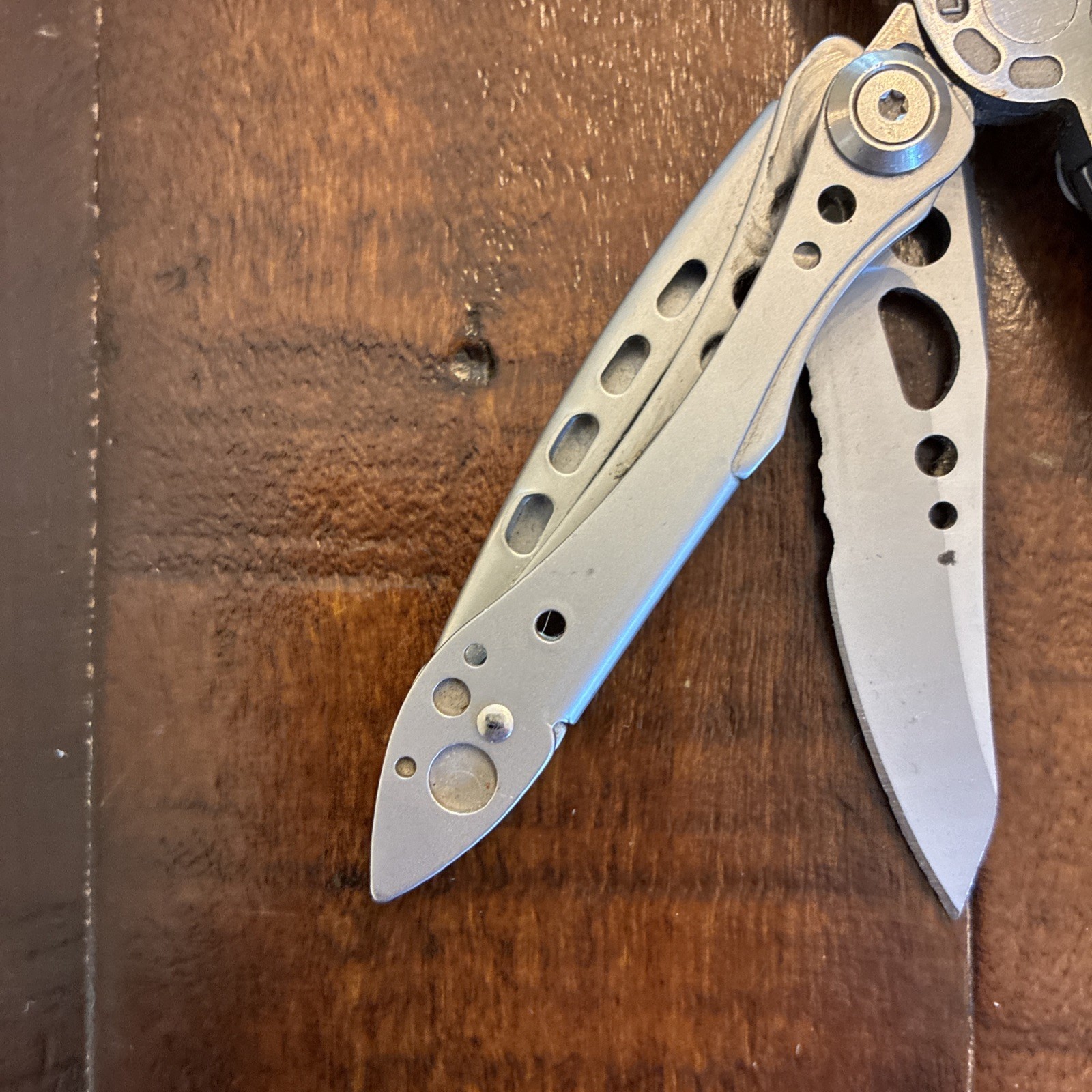 Leatherman Freestyle Multi-Tool – Discontinued – Excellent