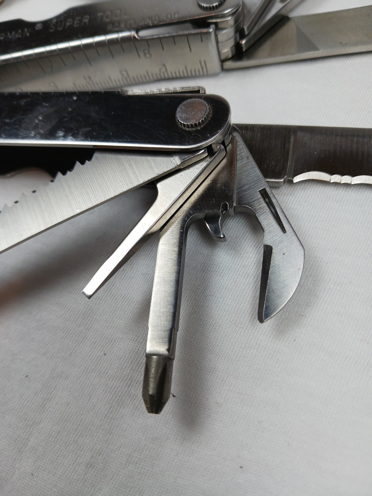 Leatherman Super Tool 100L 12-in-1 Stainless Multi-Tool Part Serrated w/ Sheath