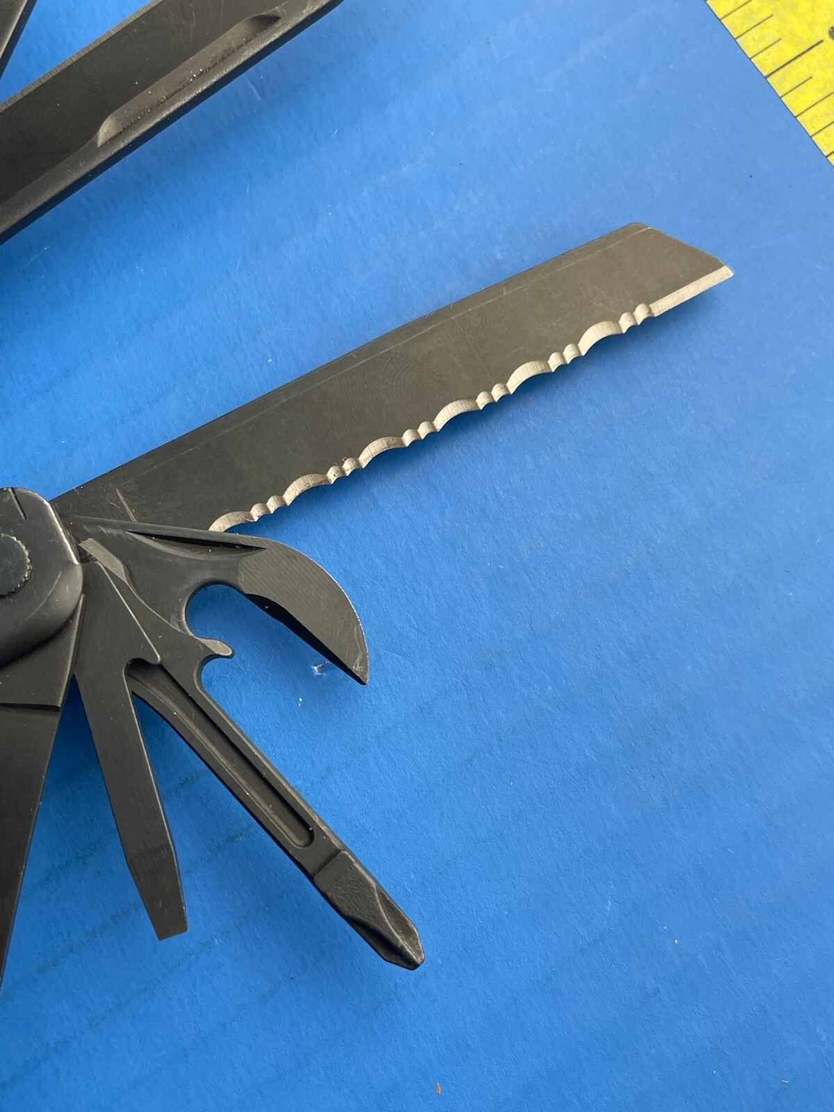 Leatherman Super Tool 300 Multi-Tool multi tool Black Oxide